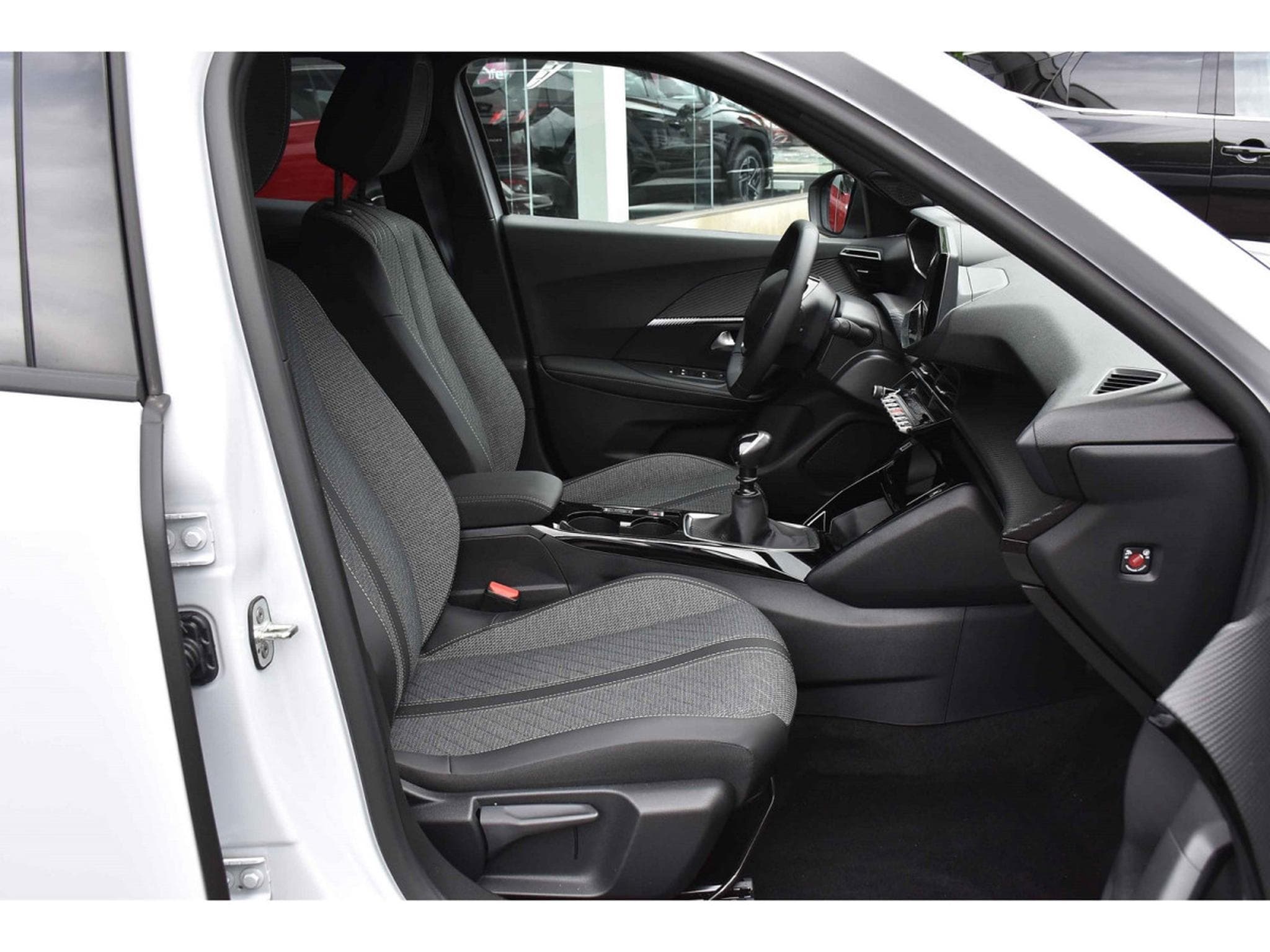 Peugeot 2008 1.2 PureTech Allure ACC GPS LANE SIDE REGUL CAM 360 1° MAIN (2025) - Foto 7
