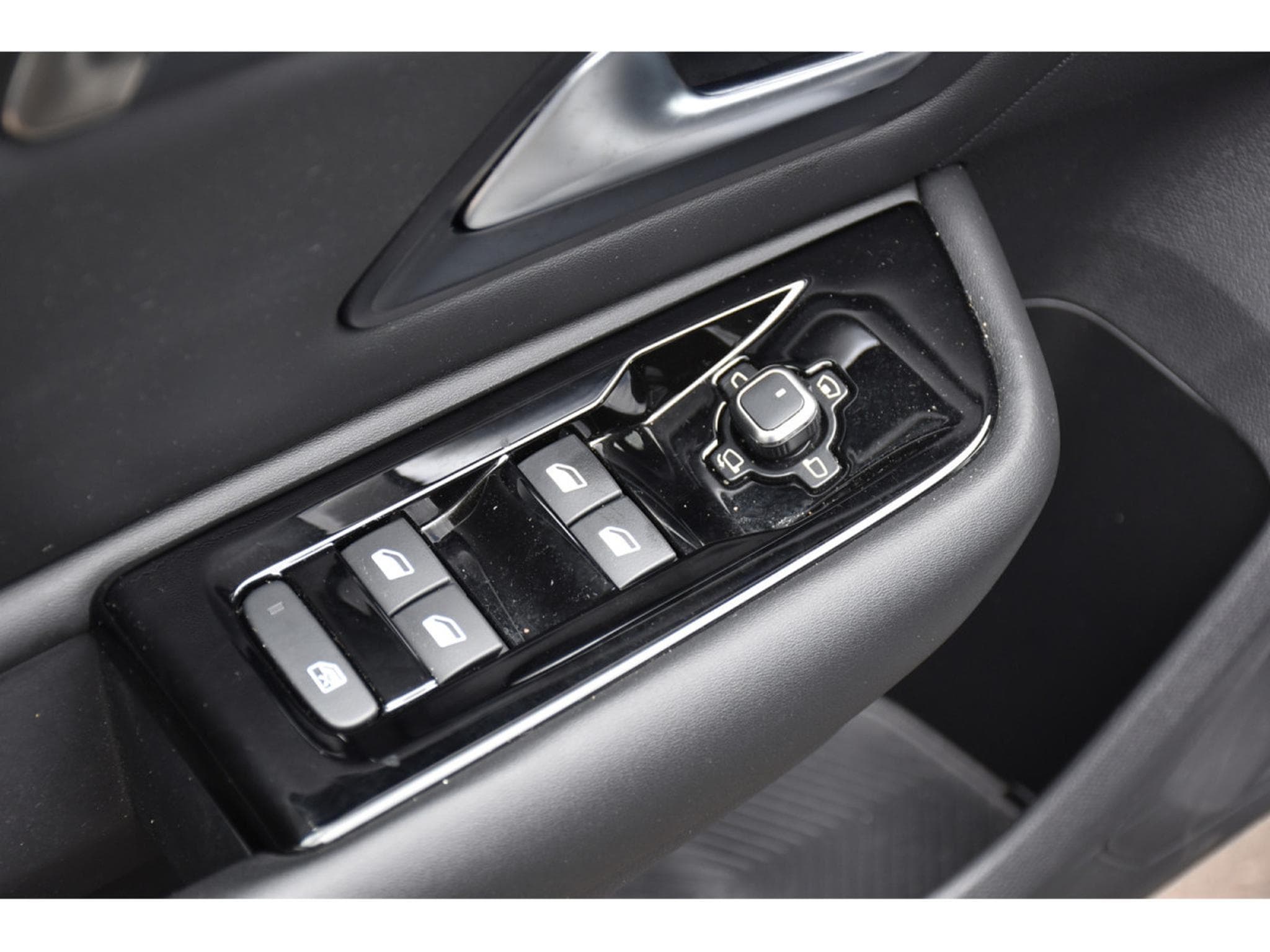 Citroën C5 X 1.2 130 PLUS EAT8 CUIR ACC HUD LANE 1° MAIN (2024) - Photo 23