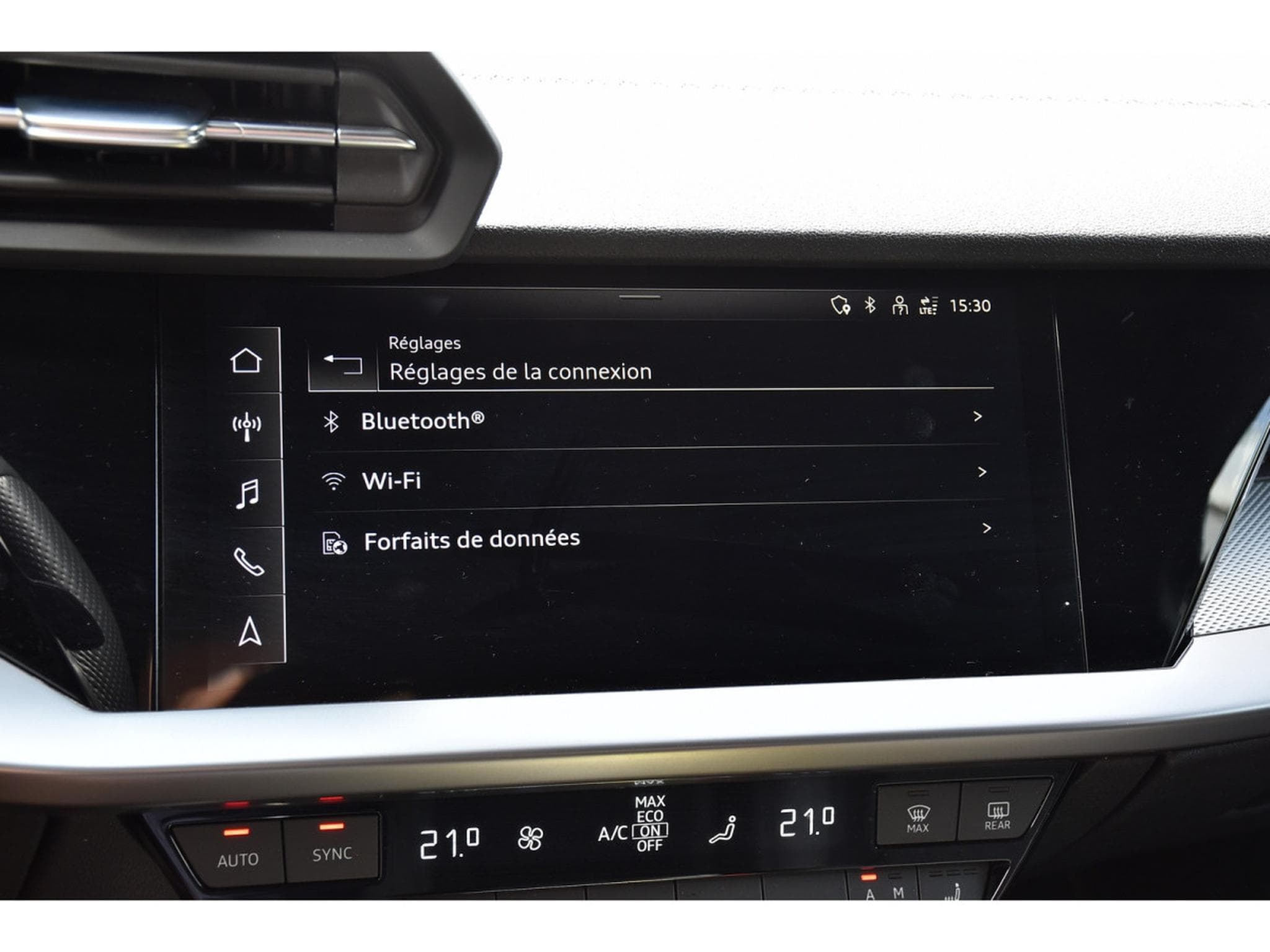 Audi A3 Sportback 40 TFSIe PHEV  S-Line S-Tronic ACC LANE CAM PARK (2023) - Photo 13