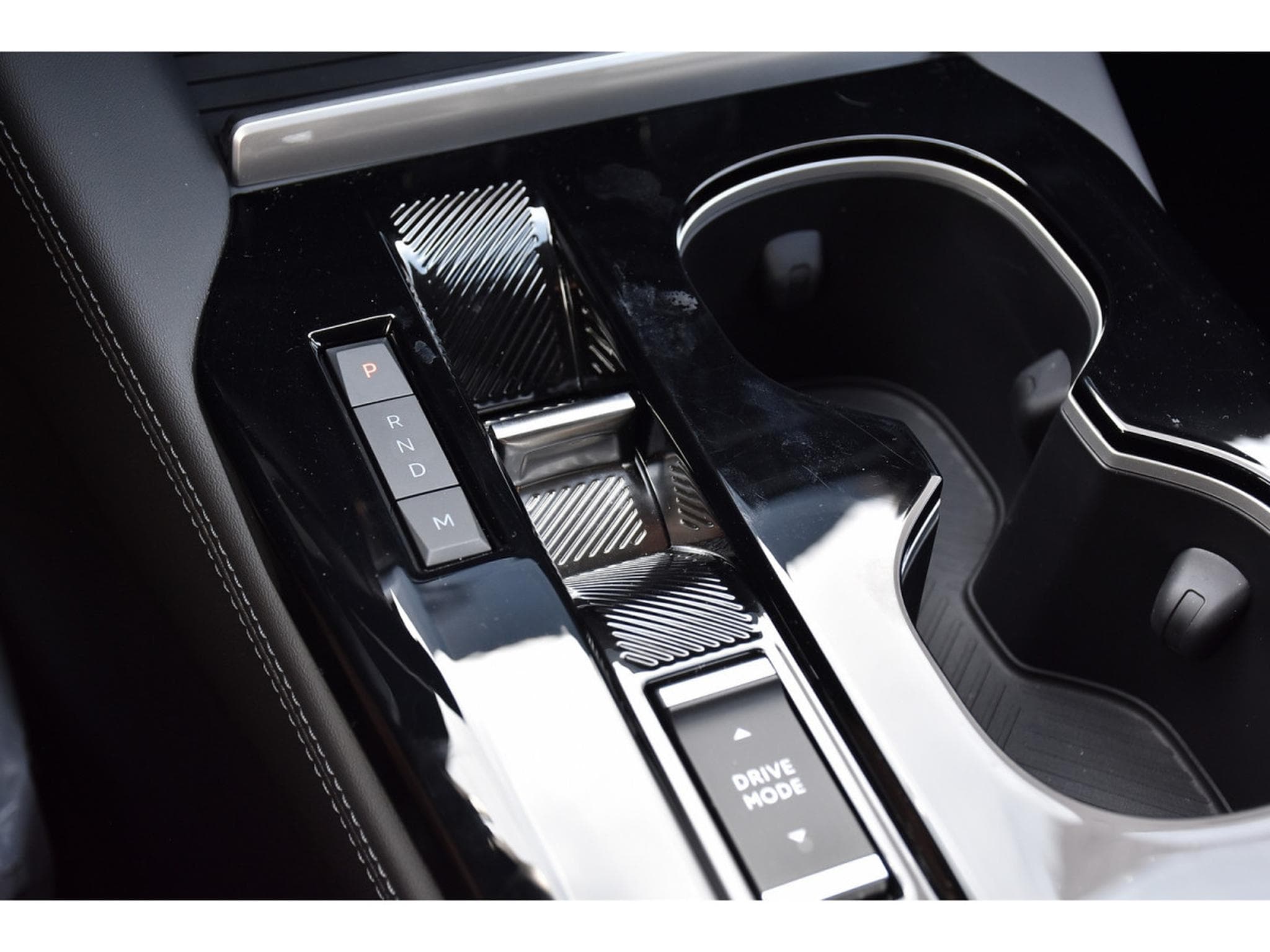 Citroën C5 X 1.2 PureTech PLUS EAT8 CUIR ACC HUD LANE NEUVE (2024) - Photo 20