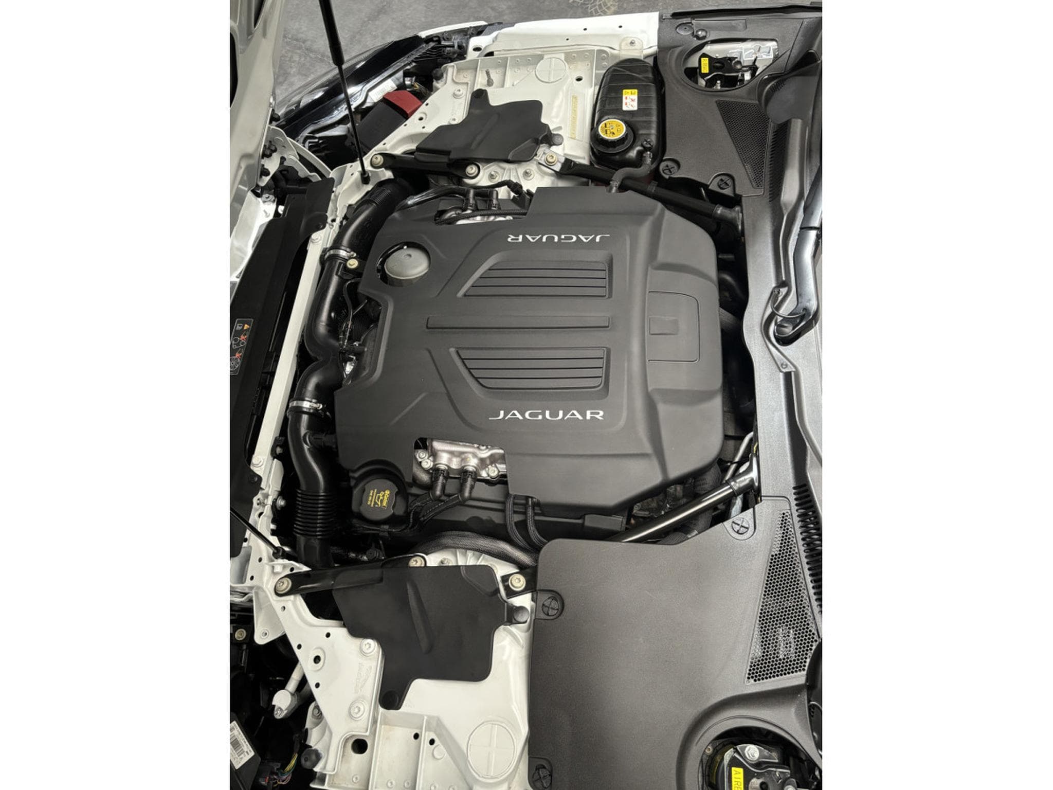 Jaguar F-Type 3.0L SC V6 AWD S (2016) - Photo 9