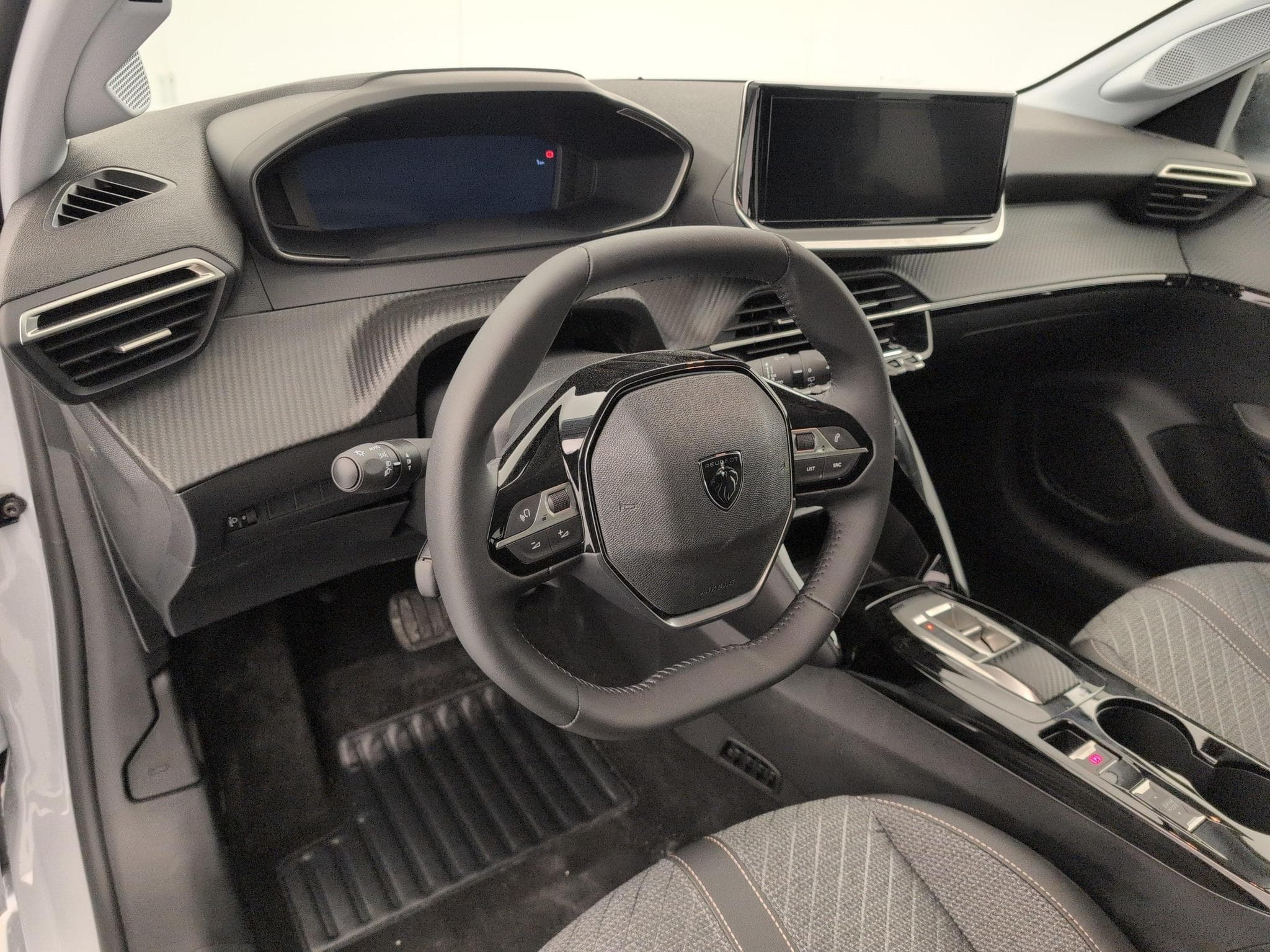 Peugeot 208 Hybrid 110 ch e-DCS6 Allure (2026) - Photo 13