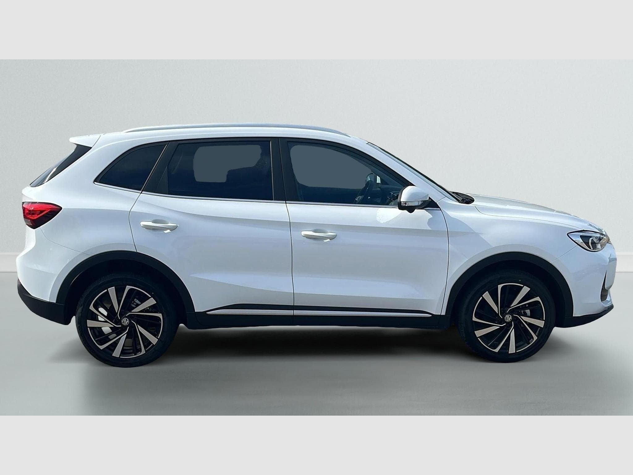 Mg ZS 1.5 L Hybrid+ 197 ch Luxury (2025) - Photo 8