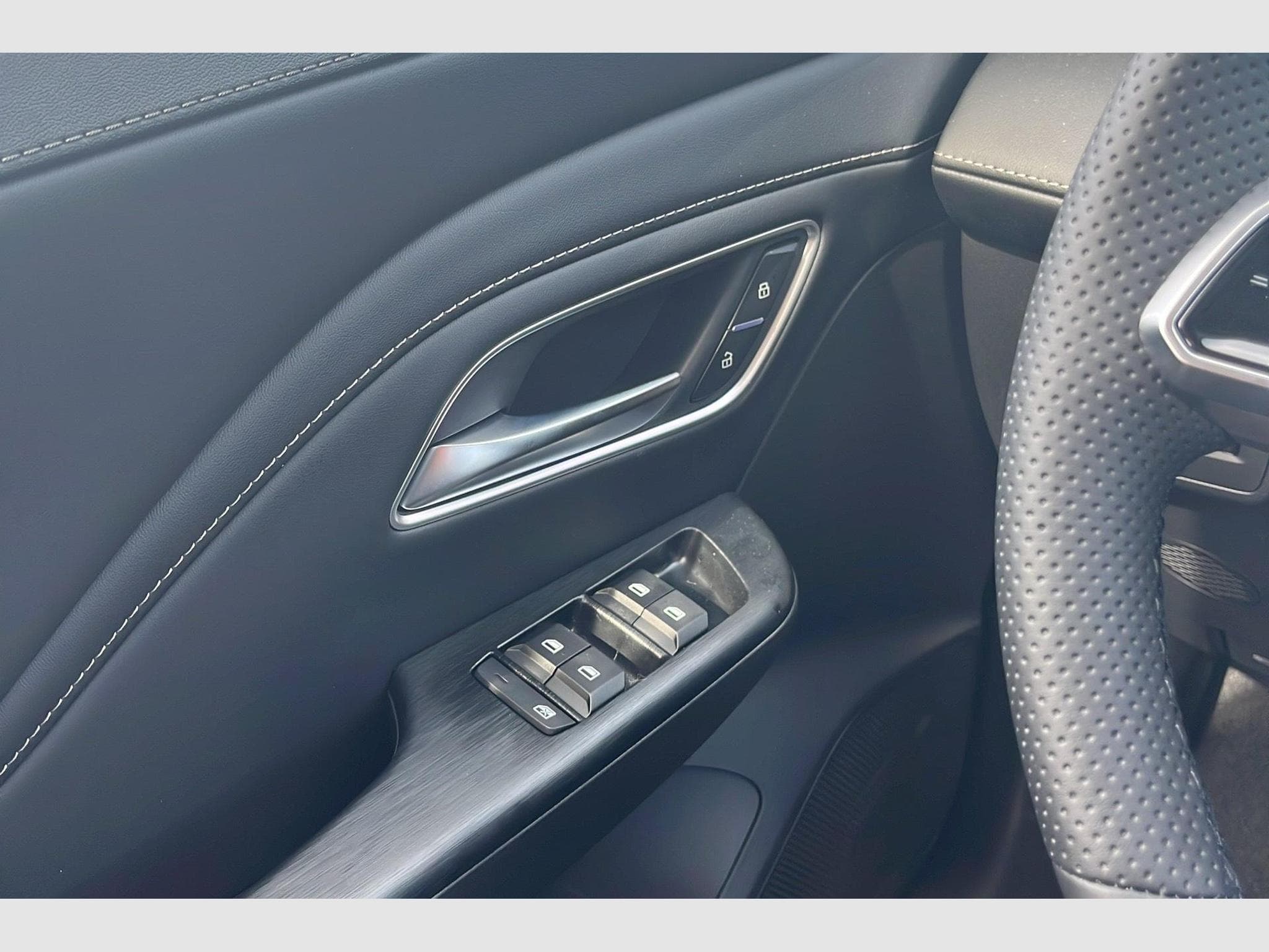 Mg ZS 1.5 L Hybrid+ 197 ch Luxury (2025) - Photo 18