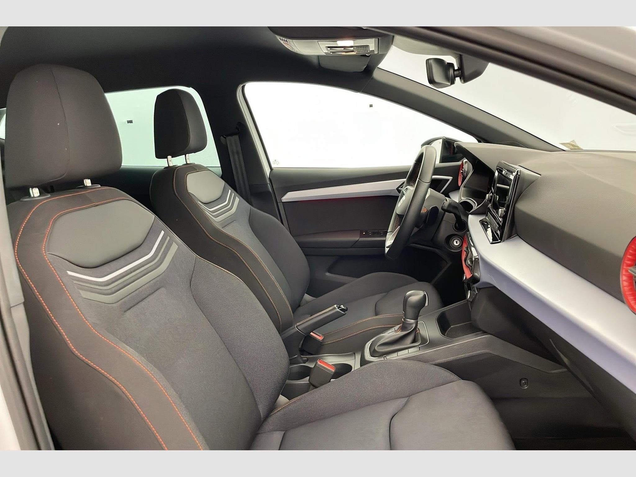 Seat IBIZA 1.0 TSI 115 CH S/S DSG7 FR (2025) - Foto 9