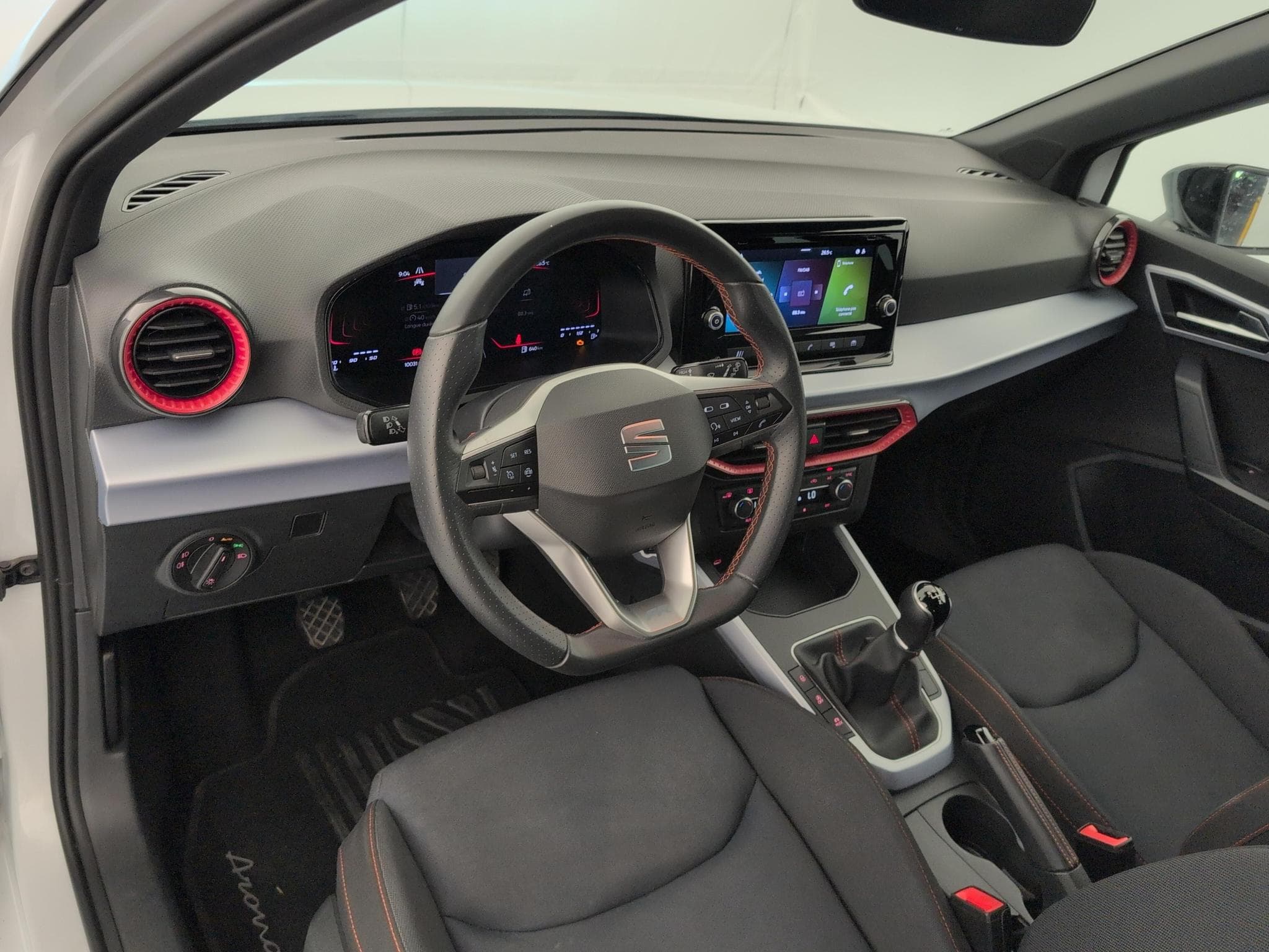 Seat Arona 1.0 TSI 95 CH START/STOP BVM5 FR (2025) - Foto 15
