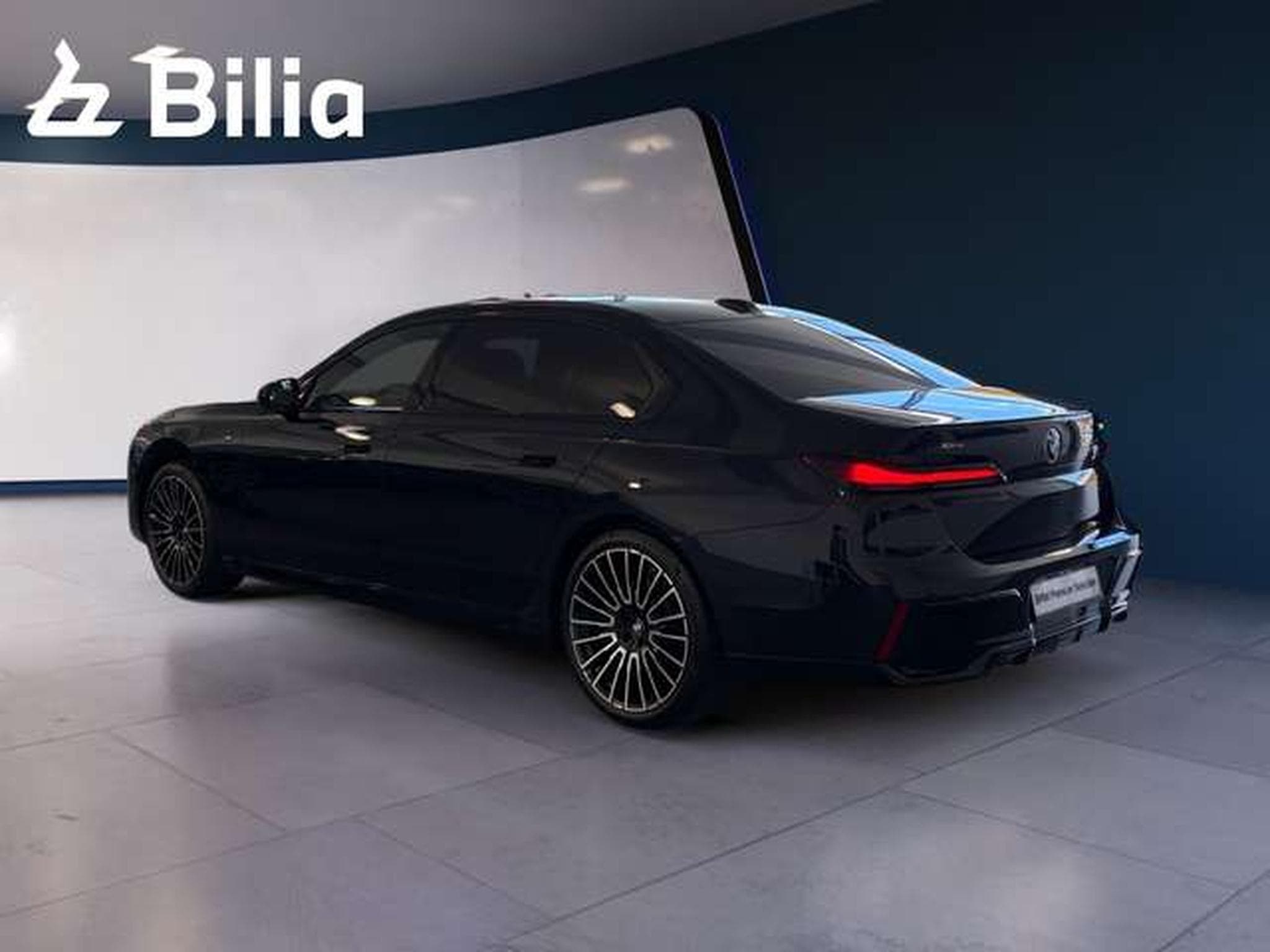 BMW 740 d xDrive DAB Aktivlenkung RFK (2025) - Photo 4