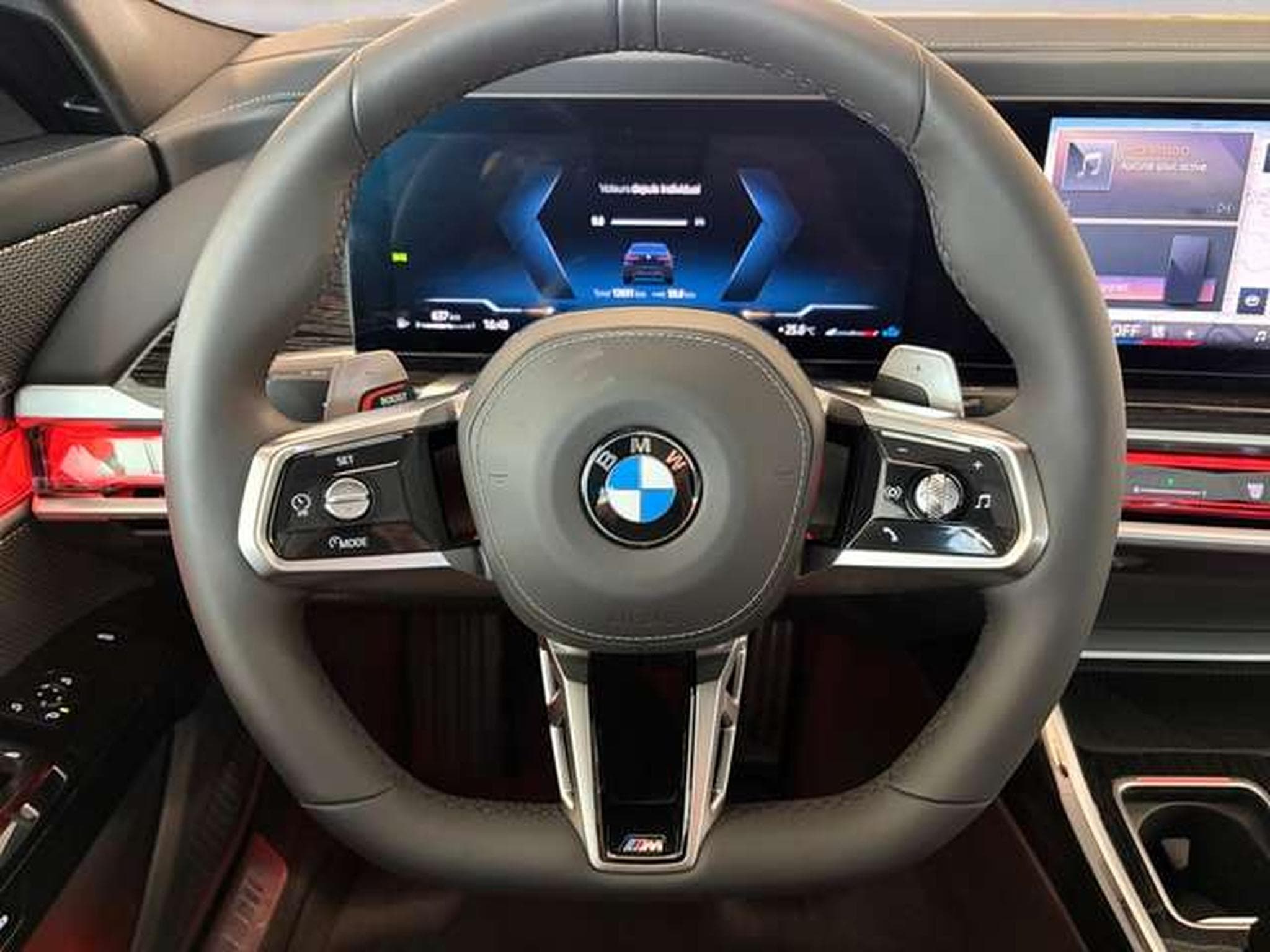 BMW 740 d xDrive DAB Aktivlenkung RFK (2025) - Photo 11