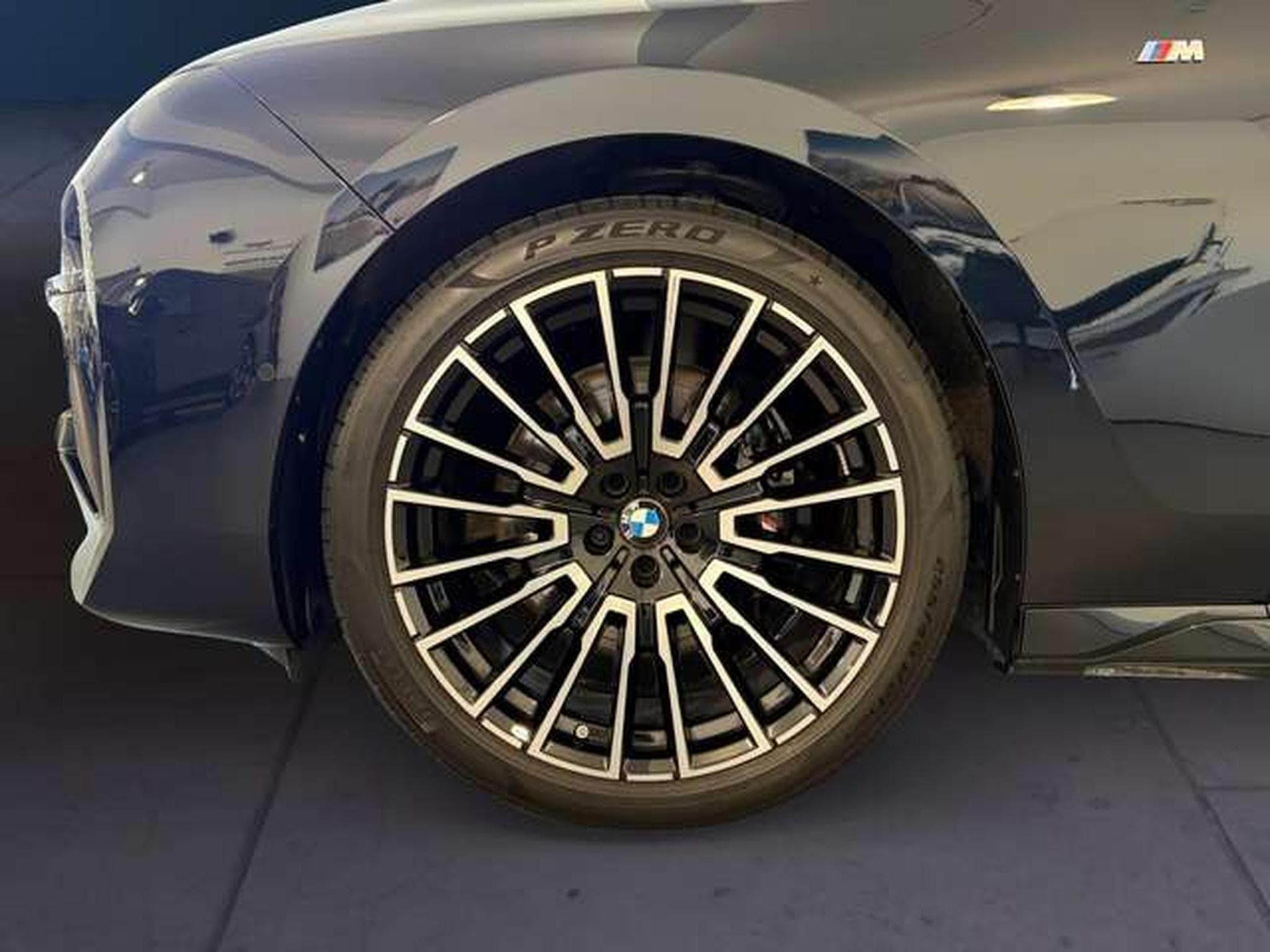 BMW 740 d xDrive DAB Aktivlenkung RFK (2025) - Photo 7