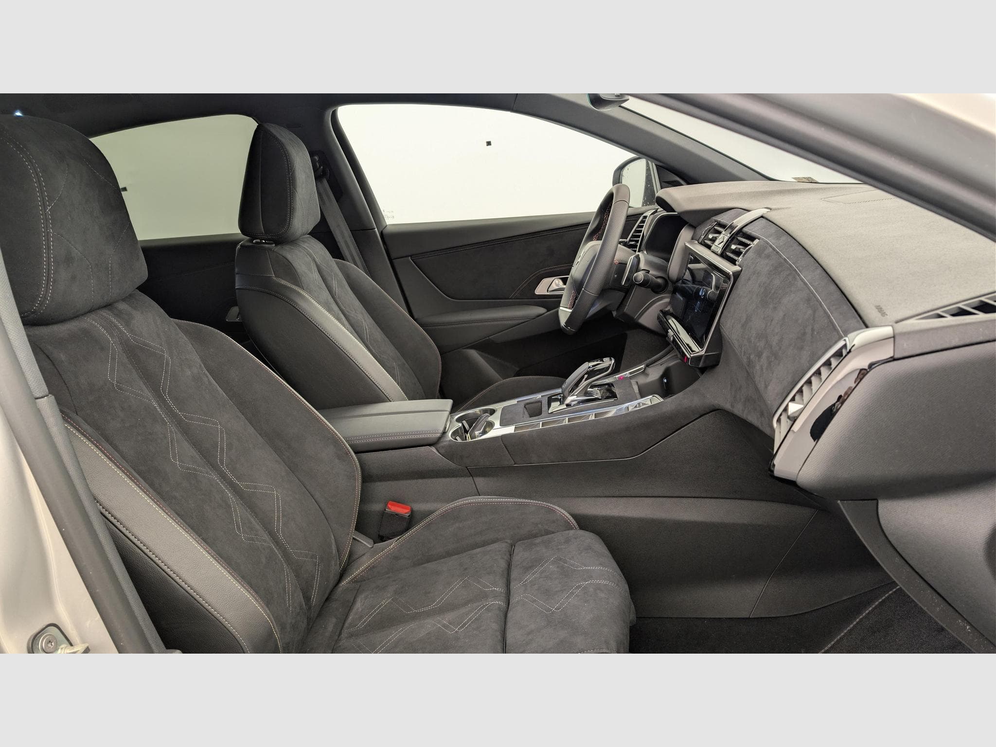 DS Automobiles DS7 BlueHDi 130 EAT8 Pallas (2025) - Photo 9