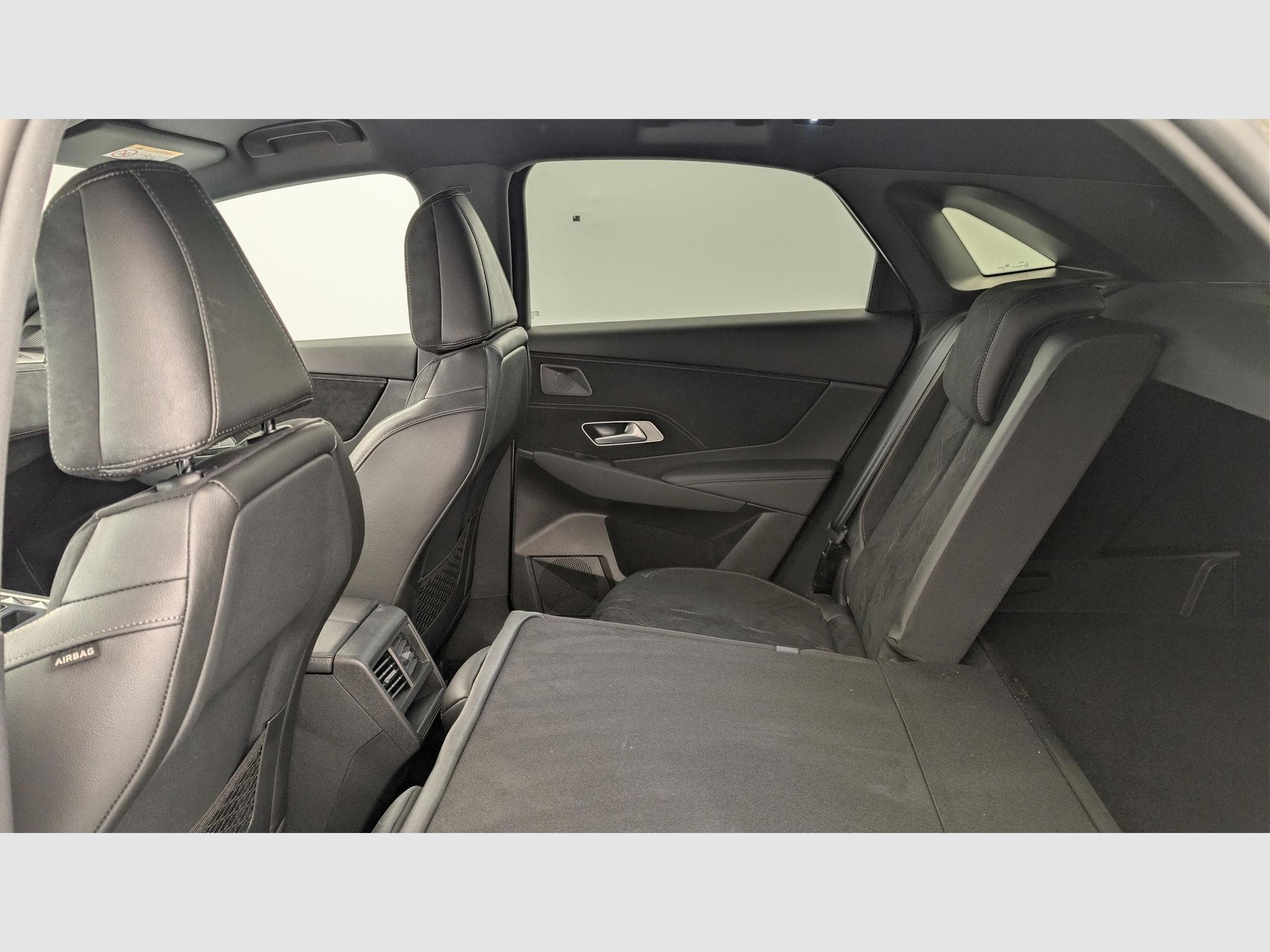 DS Automobiles DS7 BlueHDi 130 EAT8 Pallas (2025) - Photo 12