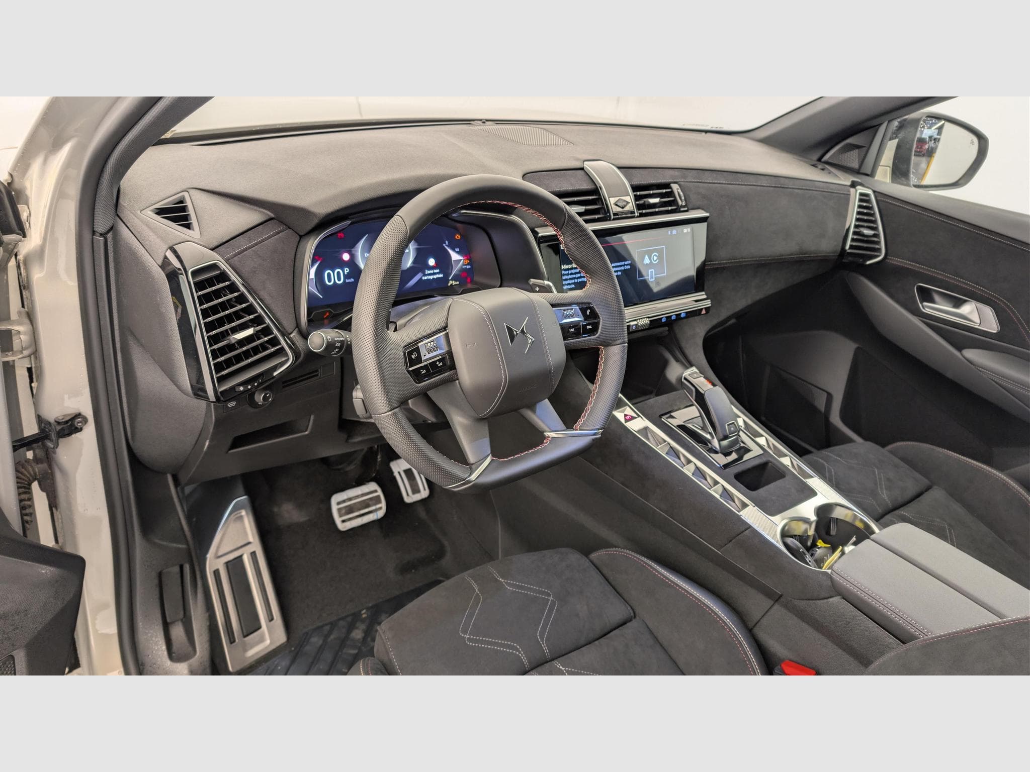 DS Automobiles DS7 BlueHDi 130 EAT8 Pallas (2025) - Photo 15