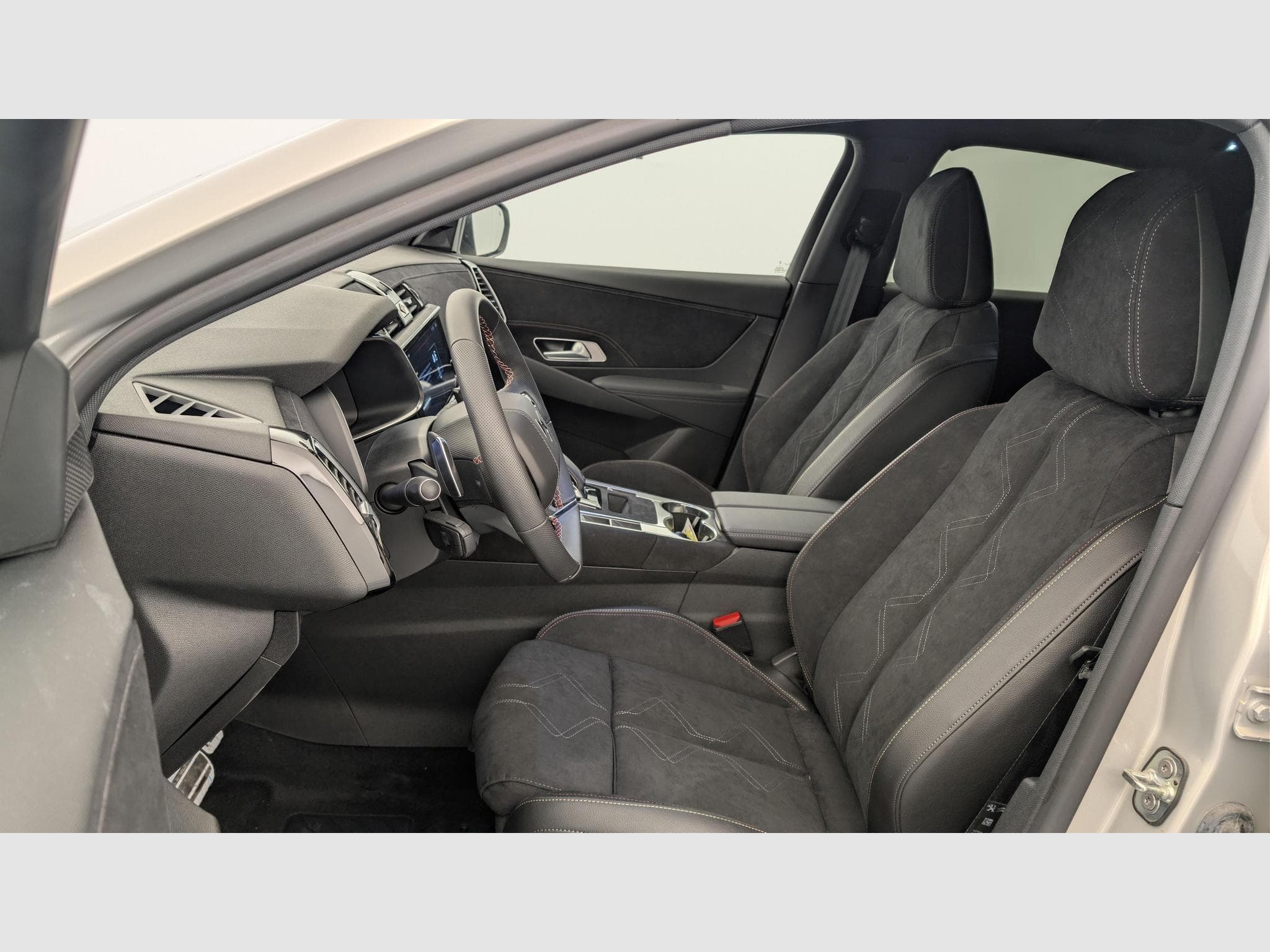 DS Automobiles DS7 BlueHDi 130 EAT8 Pallas (2025) - Photo 16