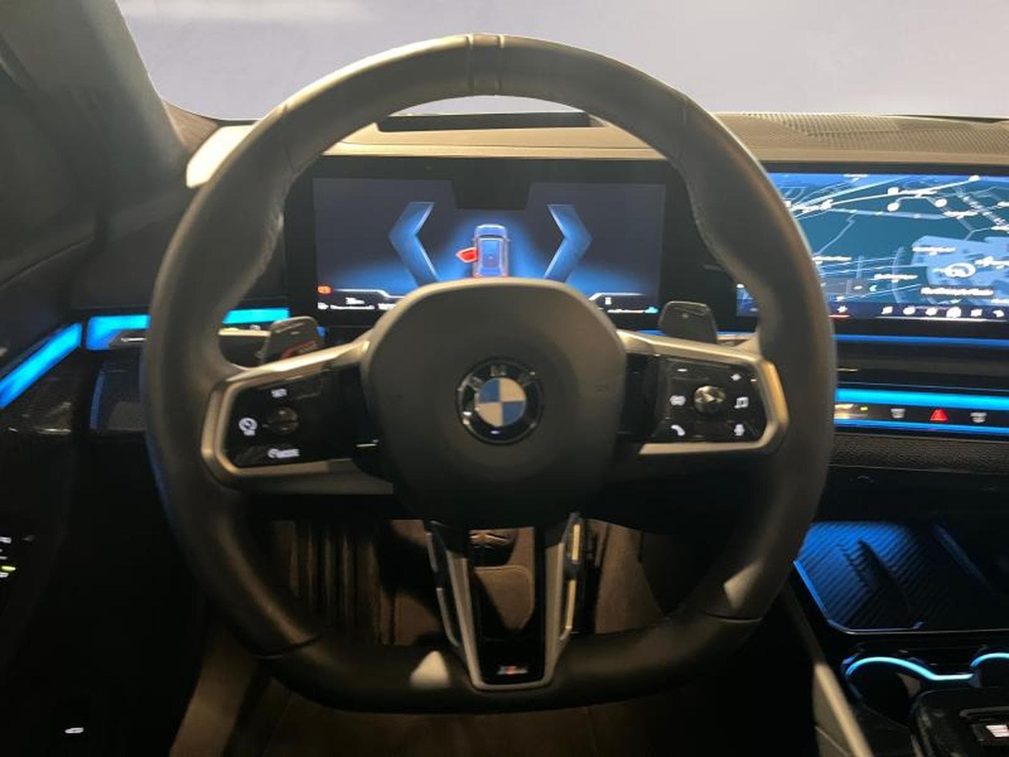 BMW 540 540d xDrive Touring M Sport (2025) - Photo 16