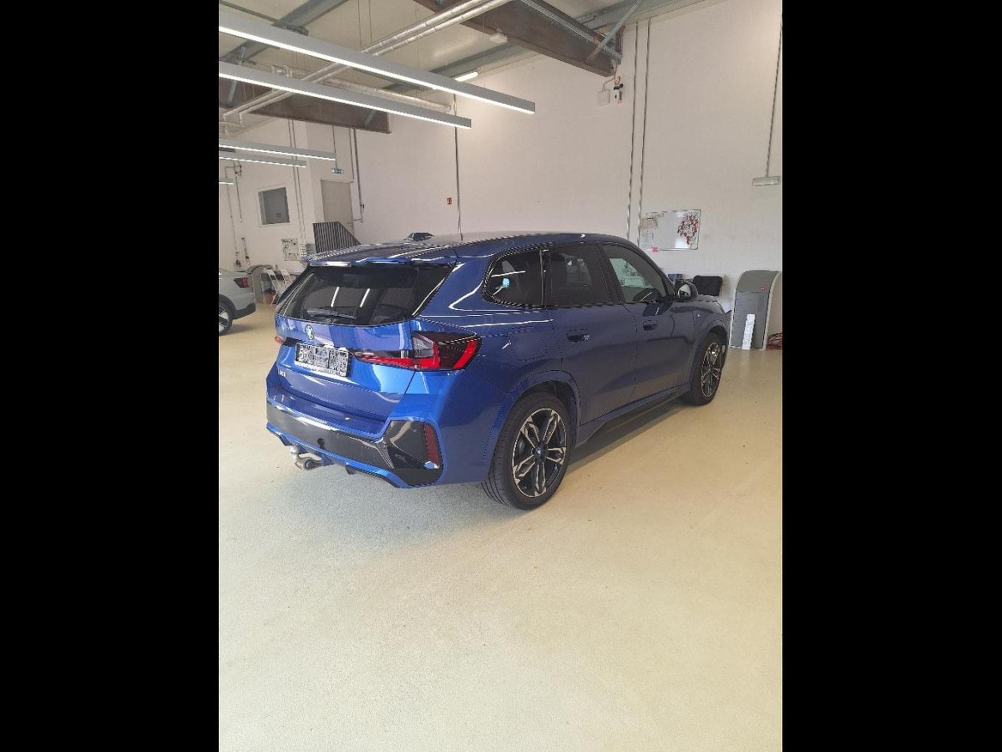 BMW iX1 BEV 67KWH XDRIVE30 (200KW) 4WD AUTO M-Sport (2023) - Photo 6
