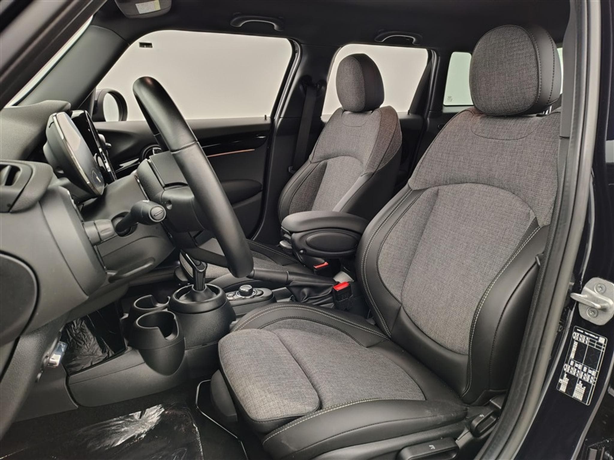 MINI Cooper 1.5A Cooper DCT S-CUIR / NAVI / FULL LED / PDC (2023) - Photo 7