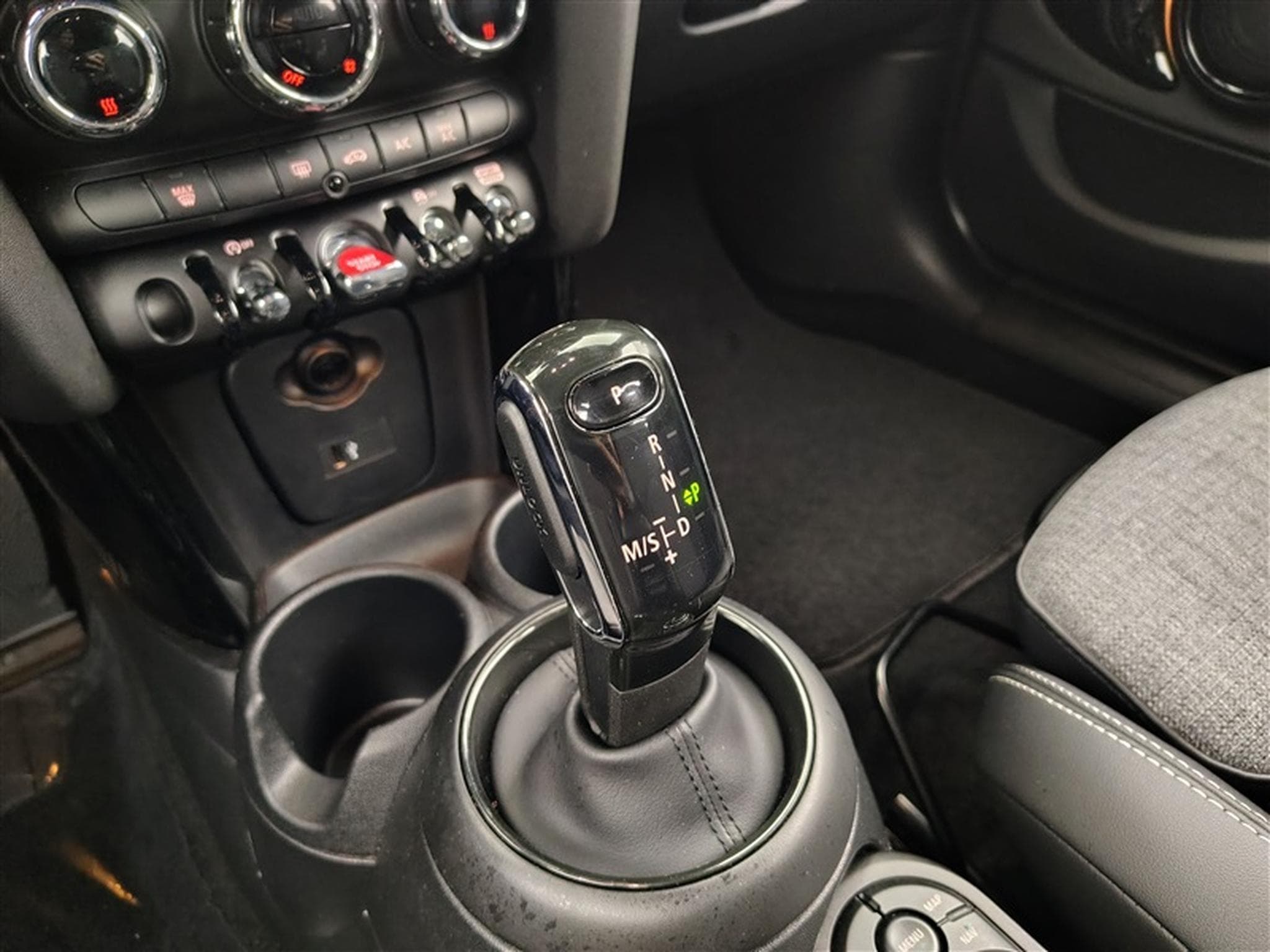 MINI Cooper 1.5A Cooper DCT S-CUIR / NAVI / FULL LED / PDC (2023) - Photo 12