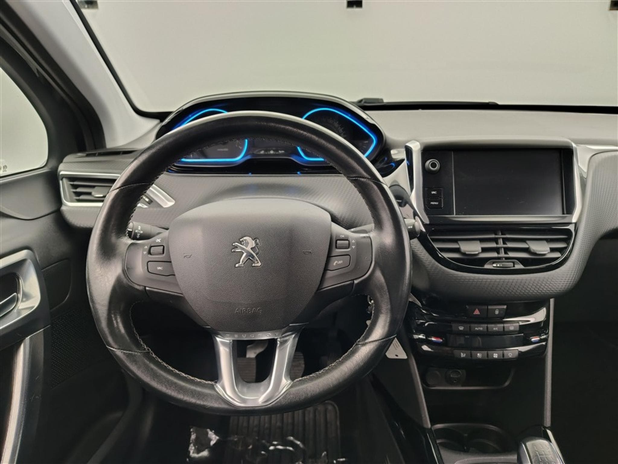 Peugeot 2008 1.2 PureTech Allure S-CUIR / NAVI / CARPLAY (2018) - Photo 8
