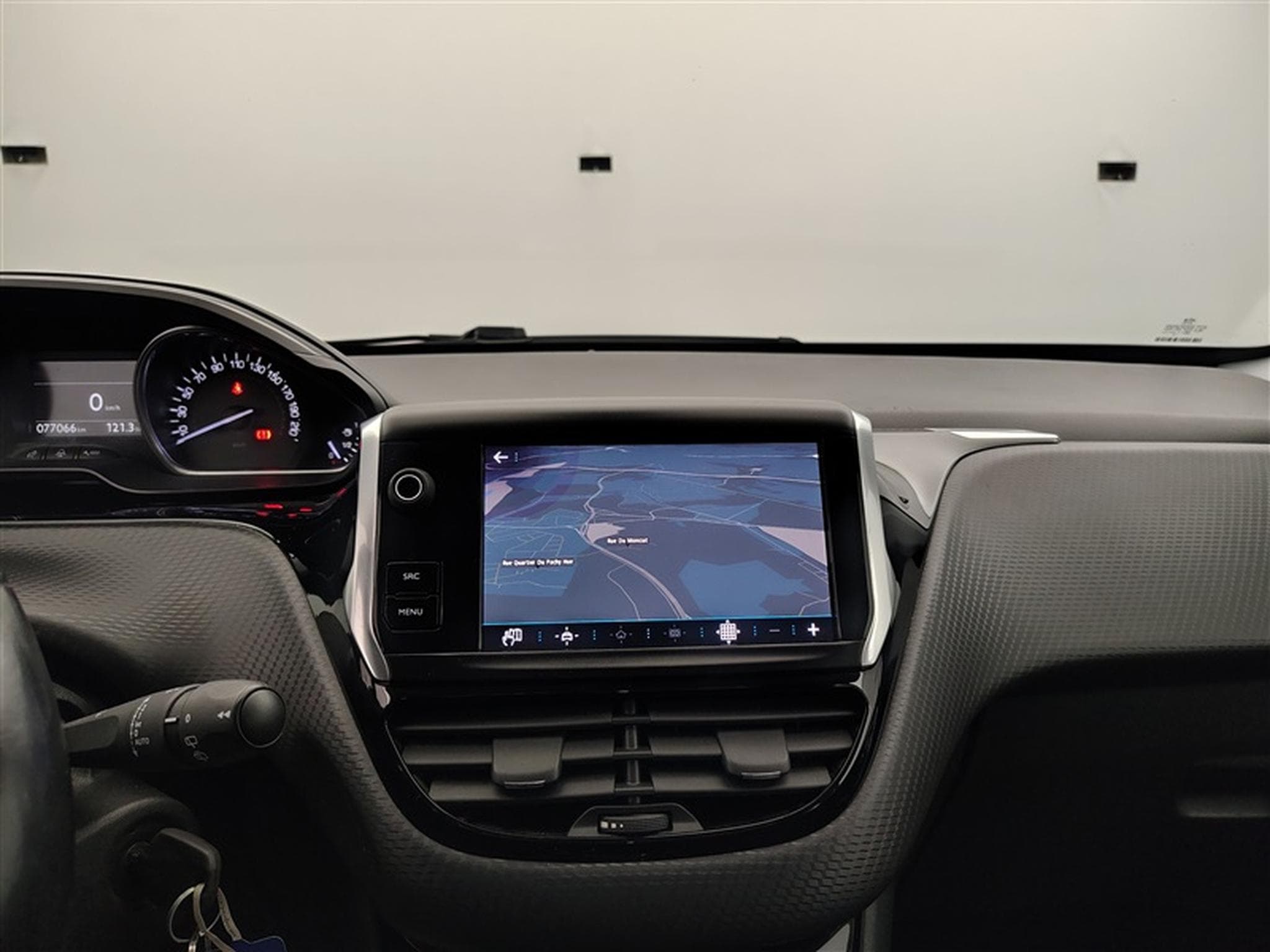 Peugeot 2008 1.2 PureTech Allure S-CUIR / NAVI / CARPLAY (2018) - Photo 10