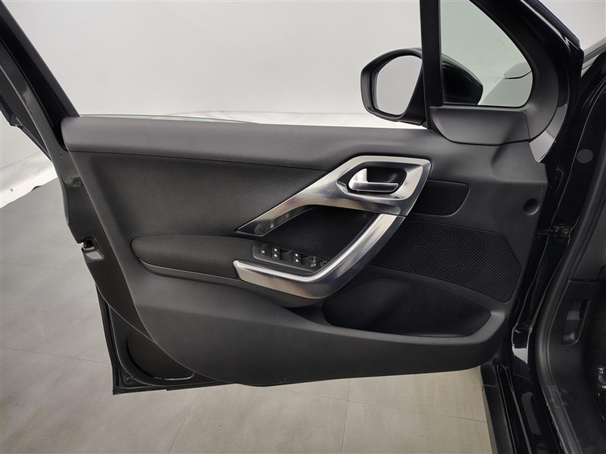 Peugeot 2008 1.2 PureTech Allure S-CUIR / NAVI / CARPLAY (2018) - Photo 16