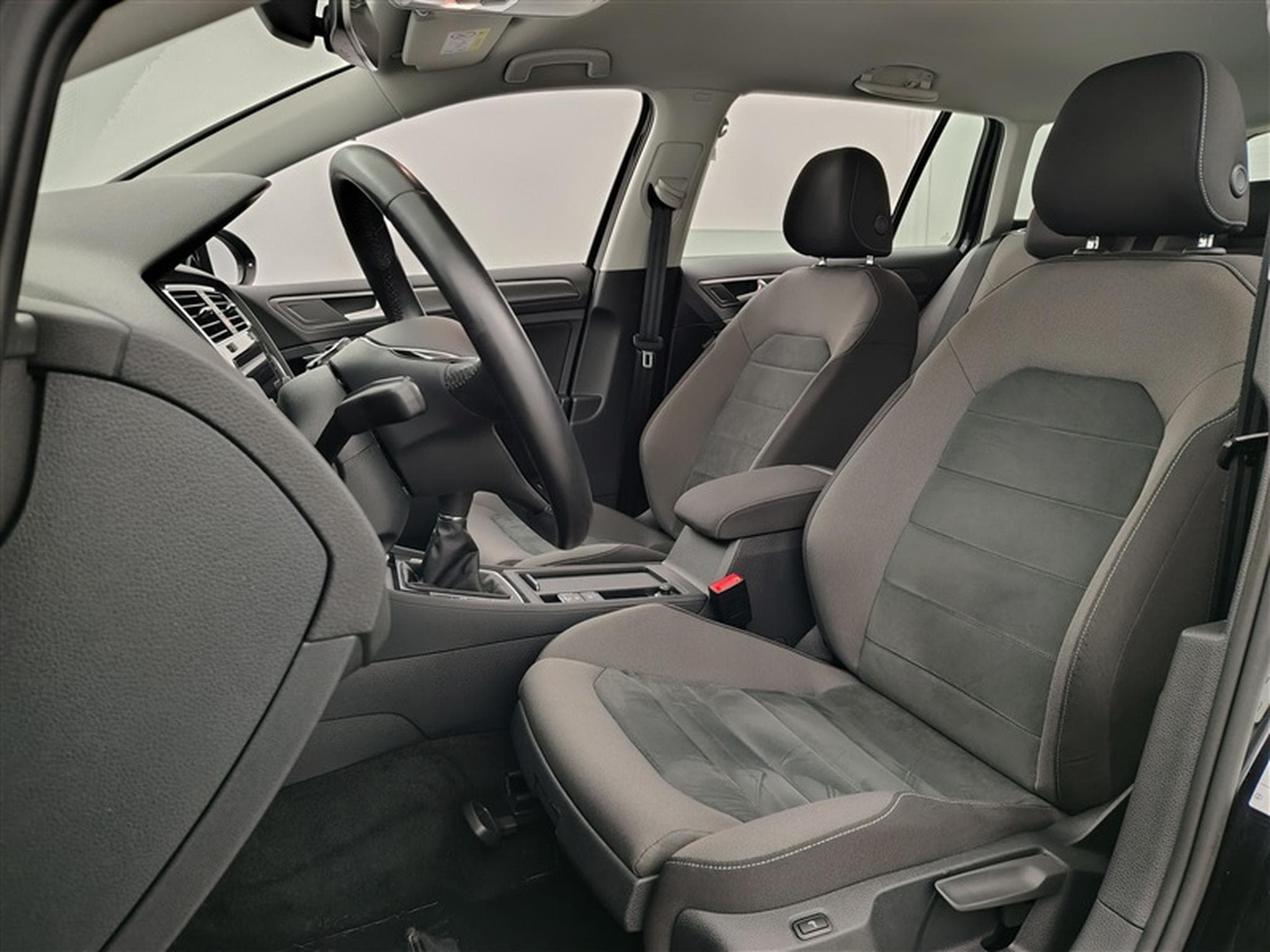 VW Golf 1.4 TSI 150cv Comfortline NAVI / PDC AV+AR / JA 16" (2019) - Photo 7