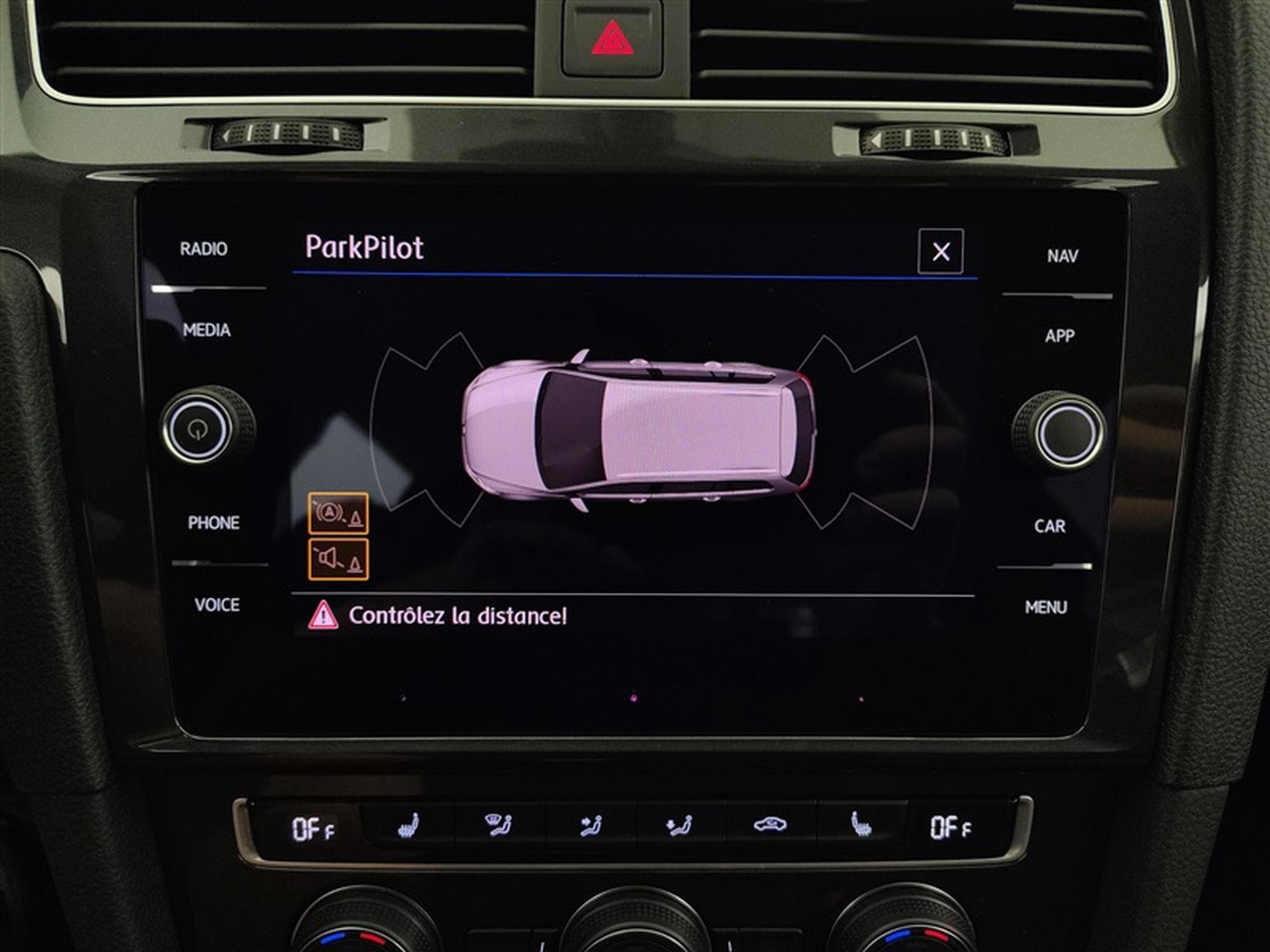 VW Golf 1.4 TSI 150cv Comfortline NAVI / PDC AV+AR / JA 16" (2019) - Photo 18