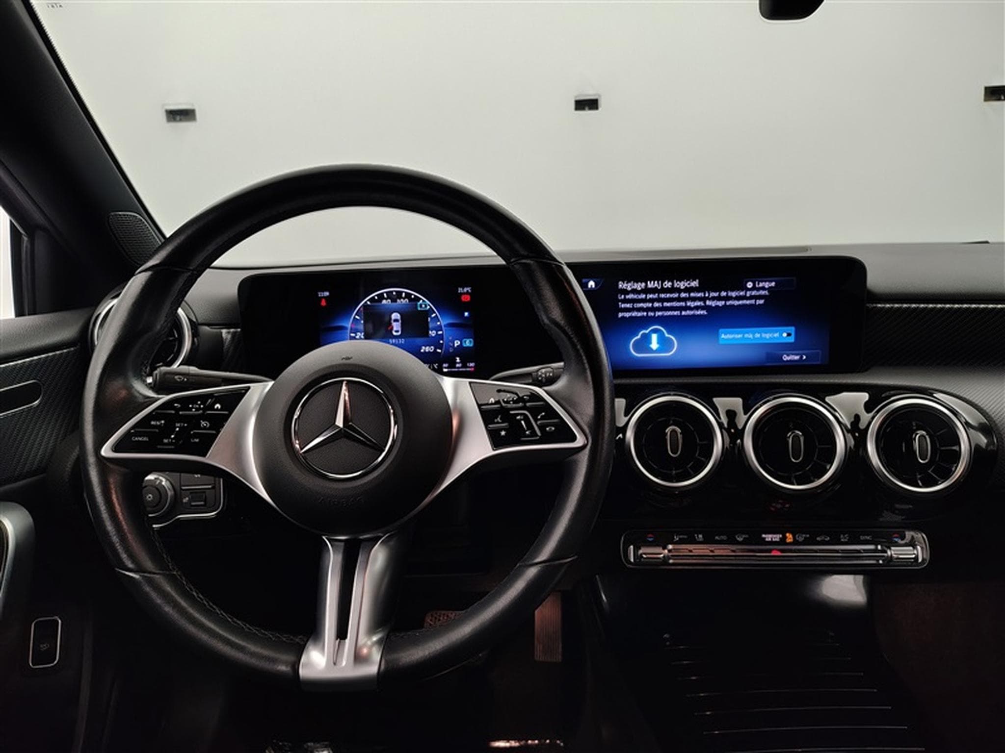 Mercedes A 180 A 180 d Luxury LINE CUIR/NAVI/FULL LED/JA/PDC AV AR (2023) - Photo 9