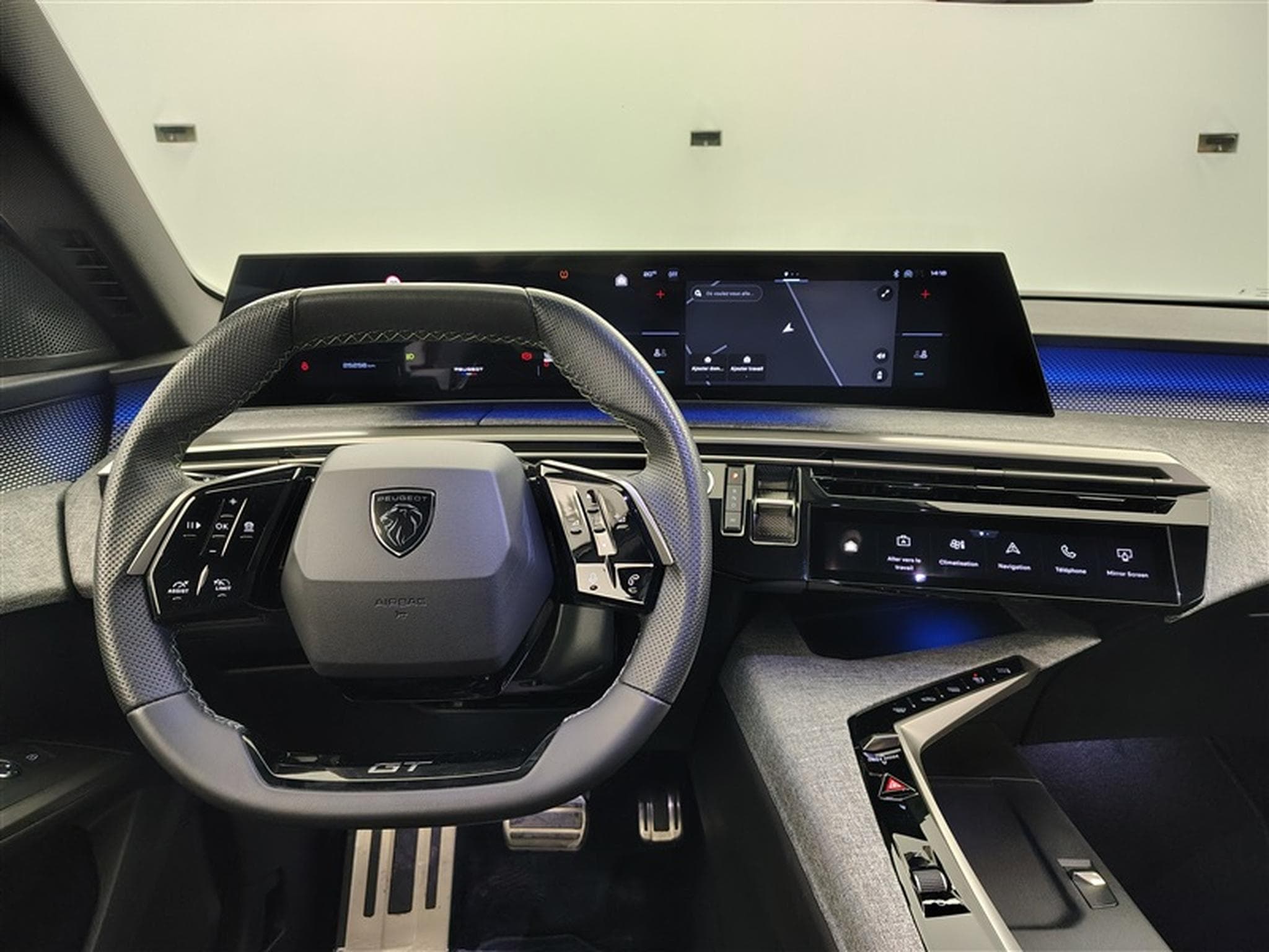 Peugeot 5008 1.2 HYBRID 136cv e-DSC6 GT Pack 7pl. NAVI / CAMERA 360° (2025) - Photo 9