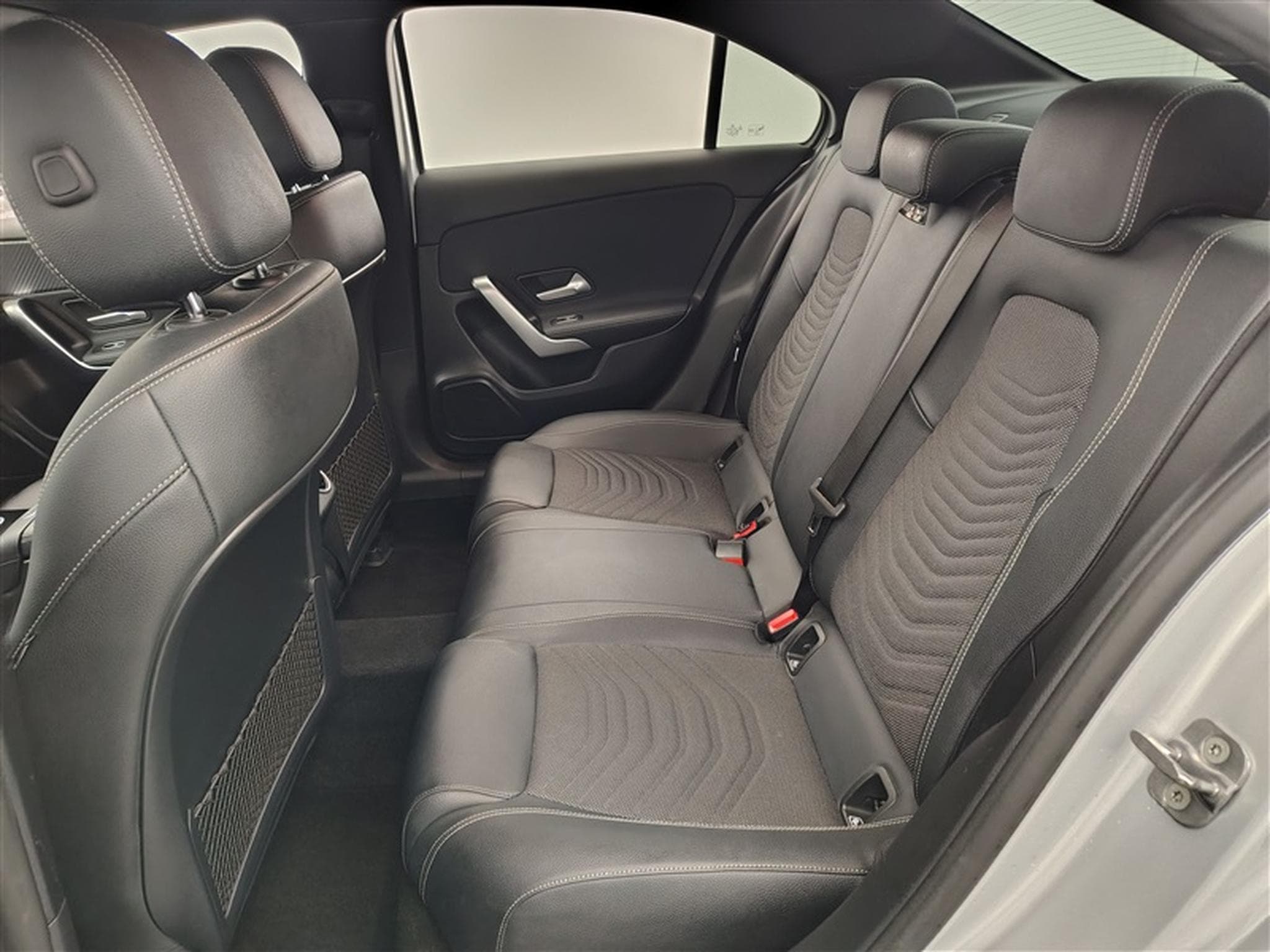 Mercedes A 180 A 180 d Luxury LINE CUIR/NAVI/FULL LED/JA/PDC AV AR (2023) - Photo 13