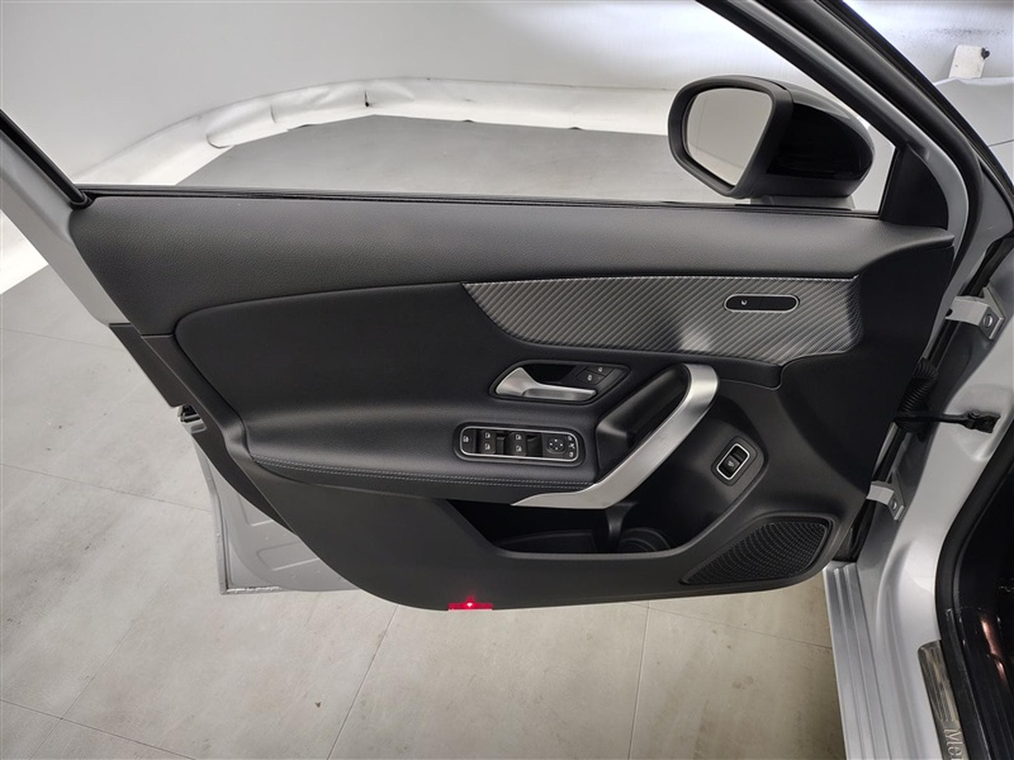 Mercedes A 180 A 180 d Luxury LINE CUIR/NAVI/FULL LED/JA/PDC AV AR (2023) - Photo 17