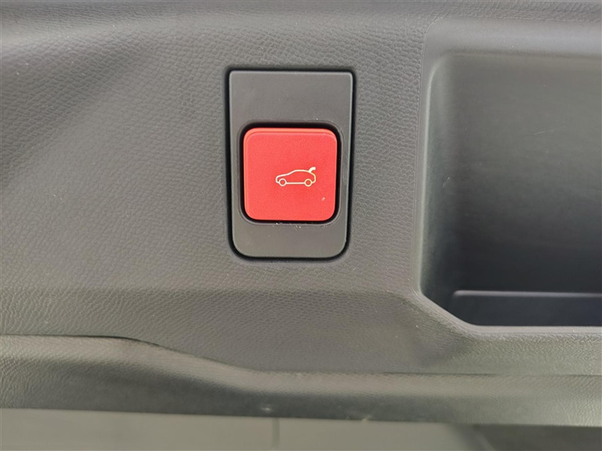 Peugeot 5008 1.2 HYBRID 136cv e-DSC6 GT Pack 7pl. NAVI / CAMERA 360° (2025) - Photo 20