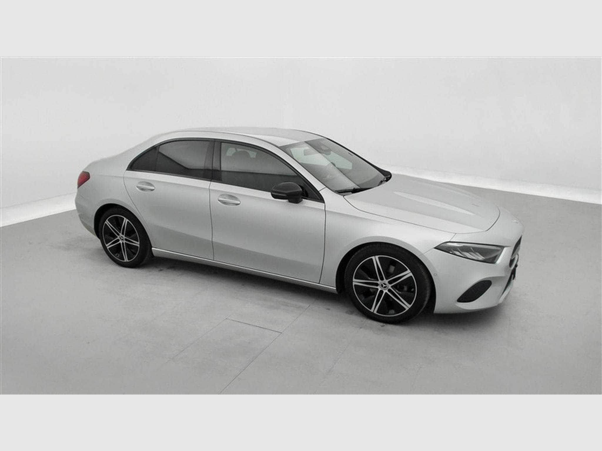 Mercedes A 180 A 180 d Luxury LINE CUIR/NAVI/FULL LED/JA/PDC AV AR (2023) - Photo 22