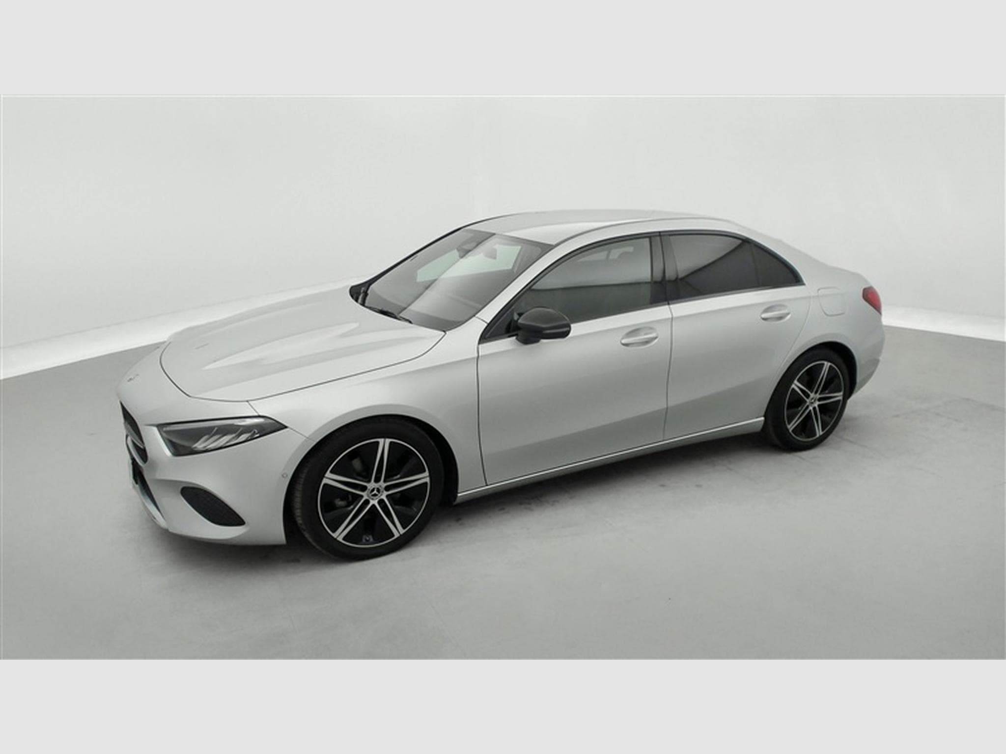 Mercedes A 180 A 180 d Luxury LINE CUIR/NAVI/FULL LED/JA/PDC AV AR (2023) - Photo 20