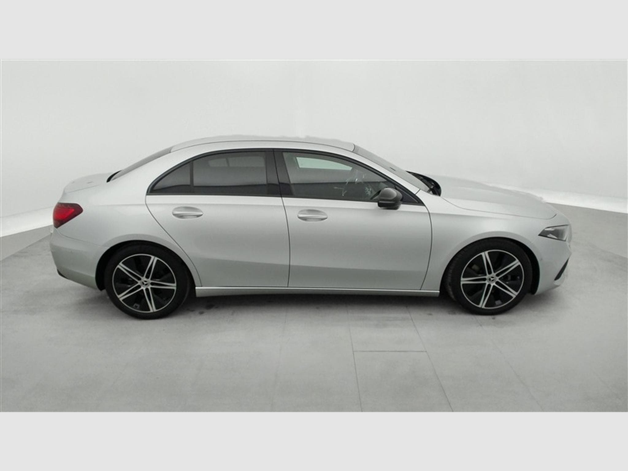 Mercedes A 180 A 180 d Luxury LINE CUIR/NAVI/FULL LED/JA/PDC AV AR (2023) - Photo 23