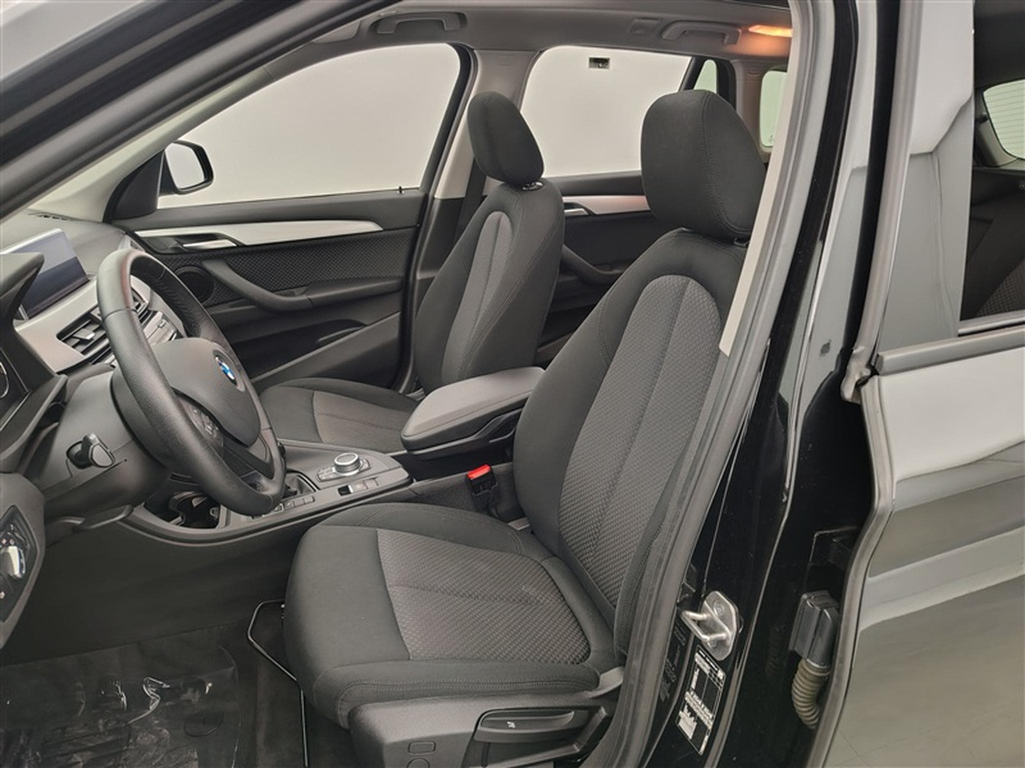 BMW X1 1.5 dA sDrive16 NAVI / CLIM / TOIT PANO (2021) - Photo 7