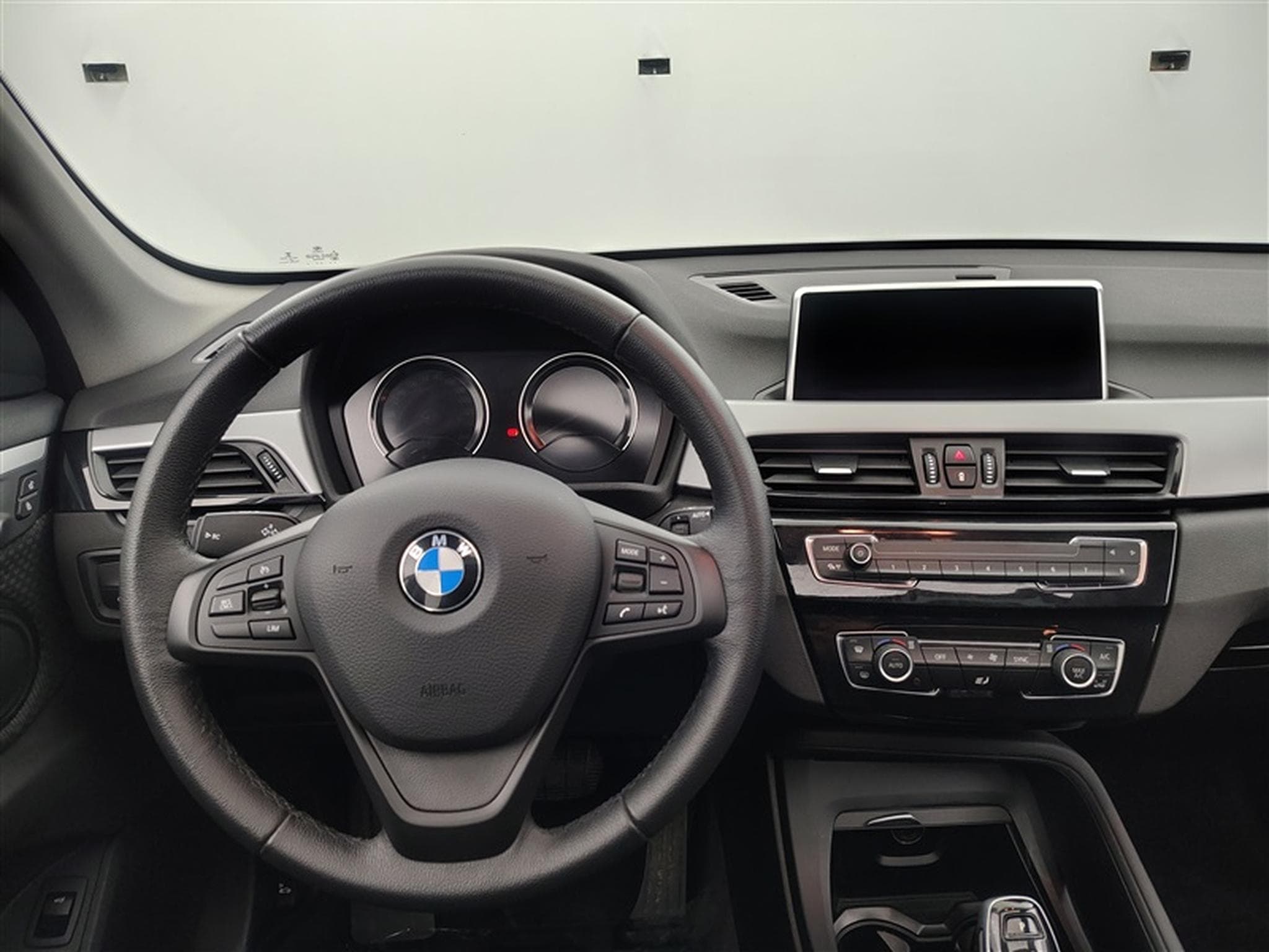 BMW X1 1.5 dA sDrive16 NAVI / CLIM / TOIT PANO (2021) - Photo 9