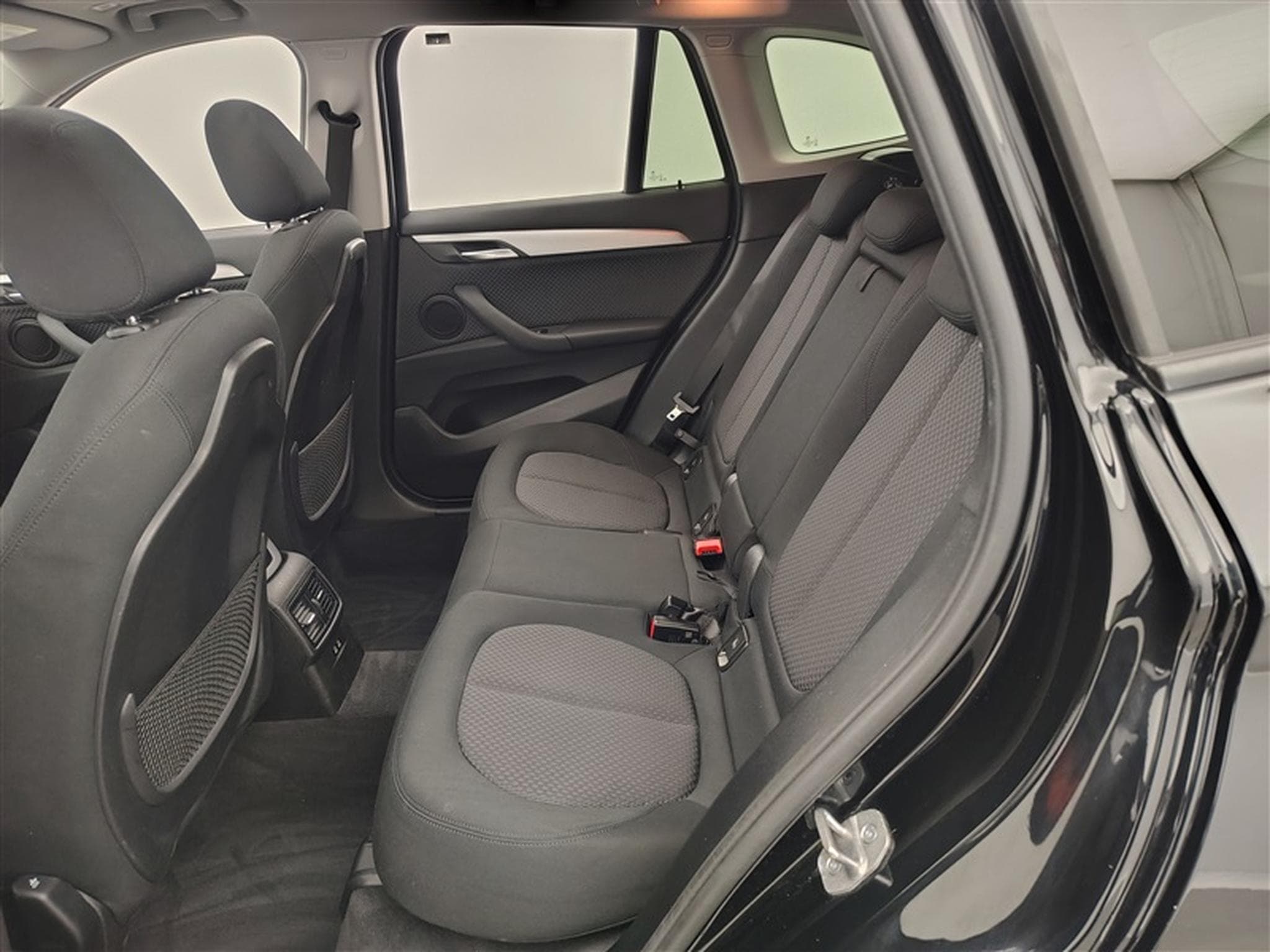 BMW X1 1.5 dA sDrive16 NAVI / CLIM / TOIT PANO (2021) - Photo 13