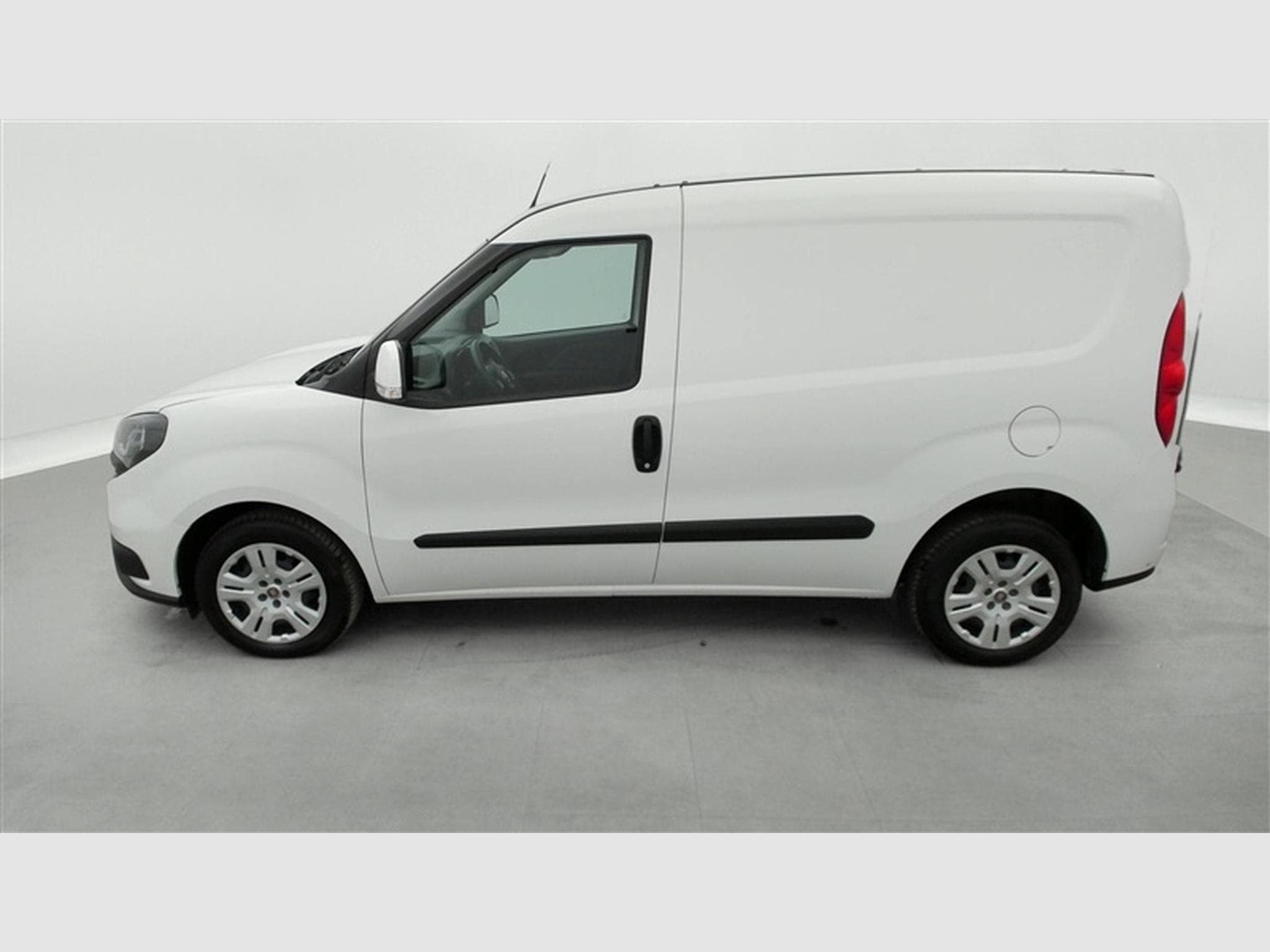 Fiat Doblo 1.6 MJET Cargo CLIM / CARPLAY (2023) - Photo 3