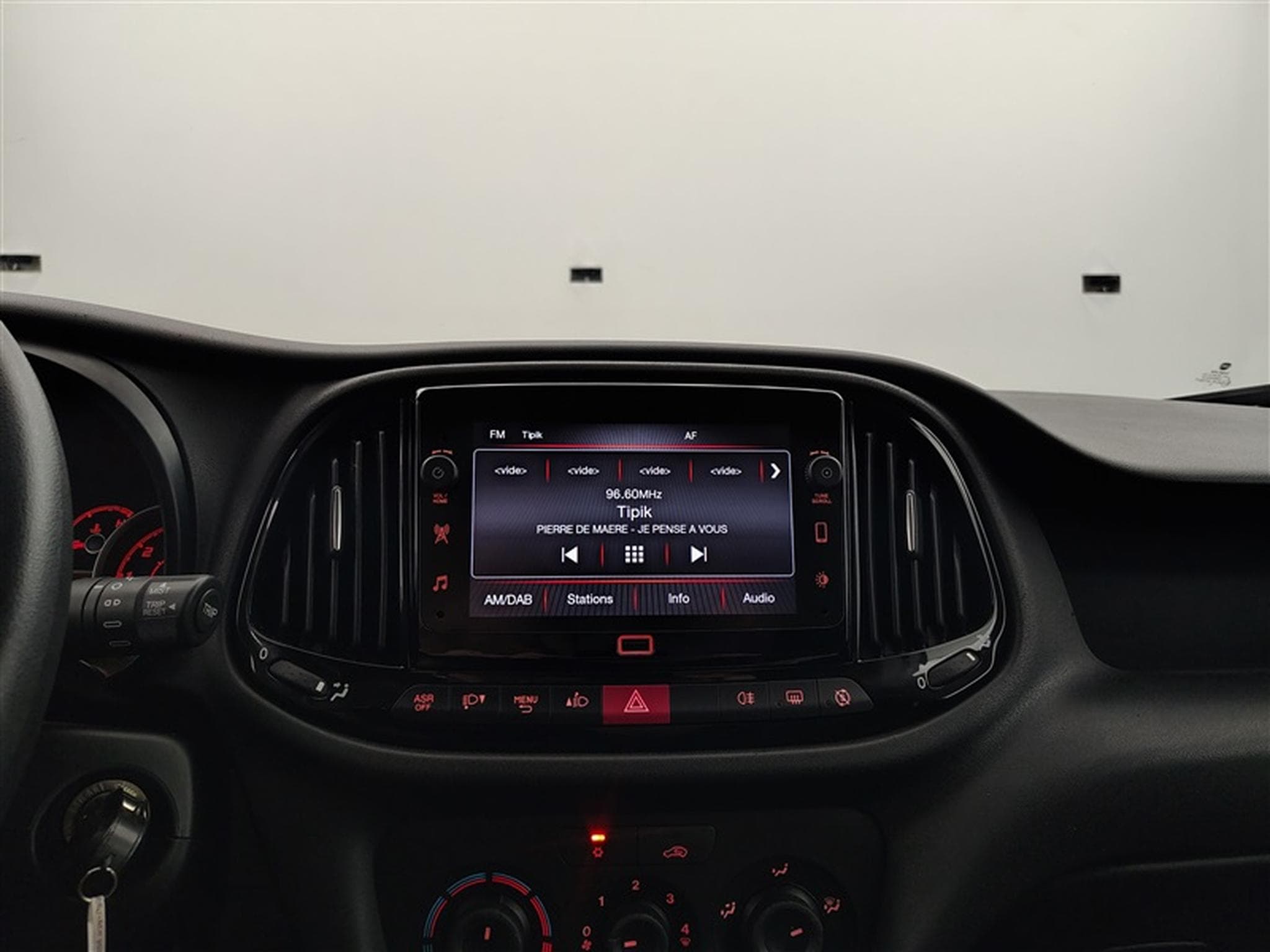 Fiat Doblo 1.6 MJET Cargo CLIM / CARPLAY (2023) - Photo 11