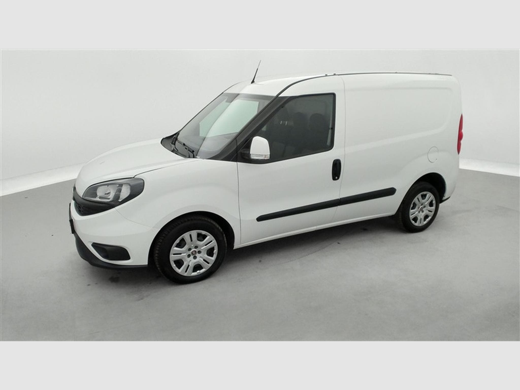Fiat Doblo 1.6 MJET Cargo CLIM / CARPLAY (2023) - Photo 19