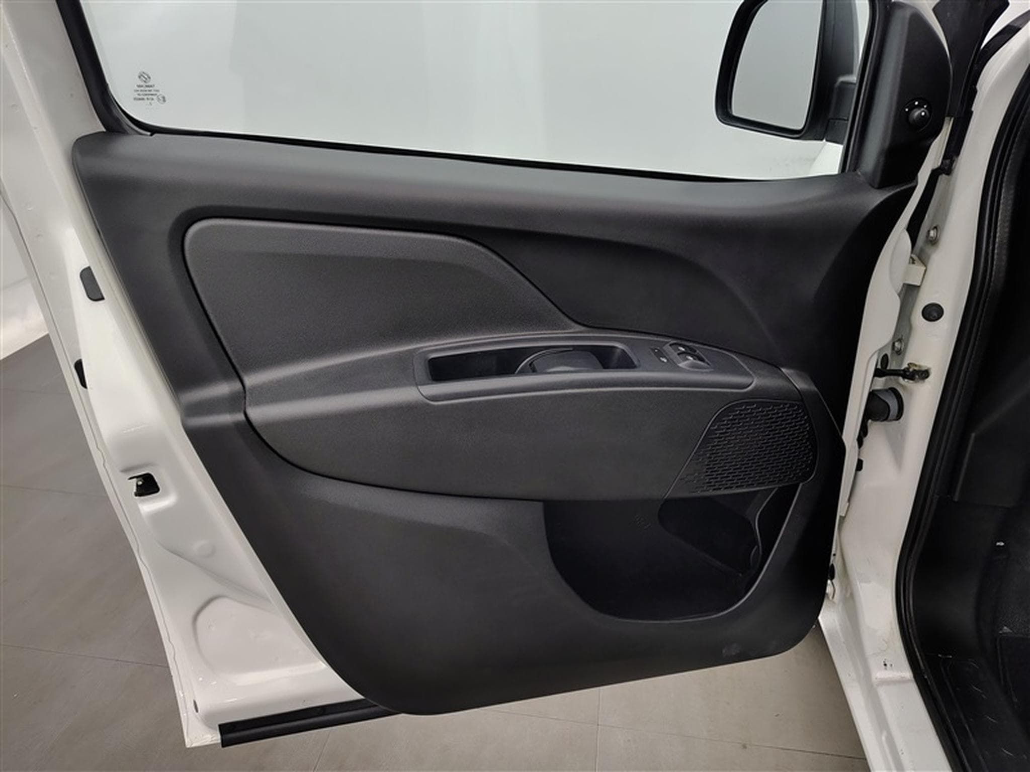 Fiat Doblo 1.6 MJET Cargo CLIM / CARPLAY (2023) - Photo 16