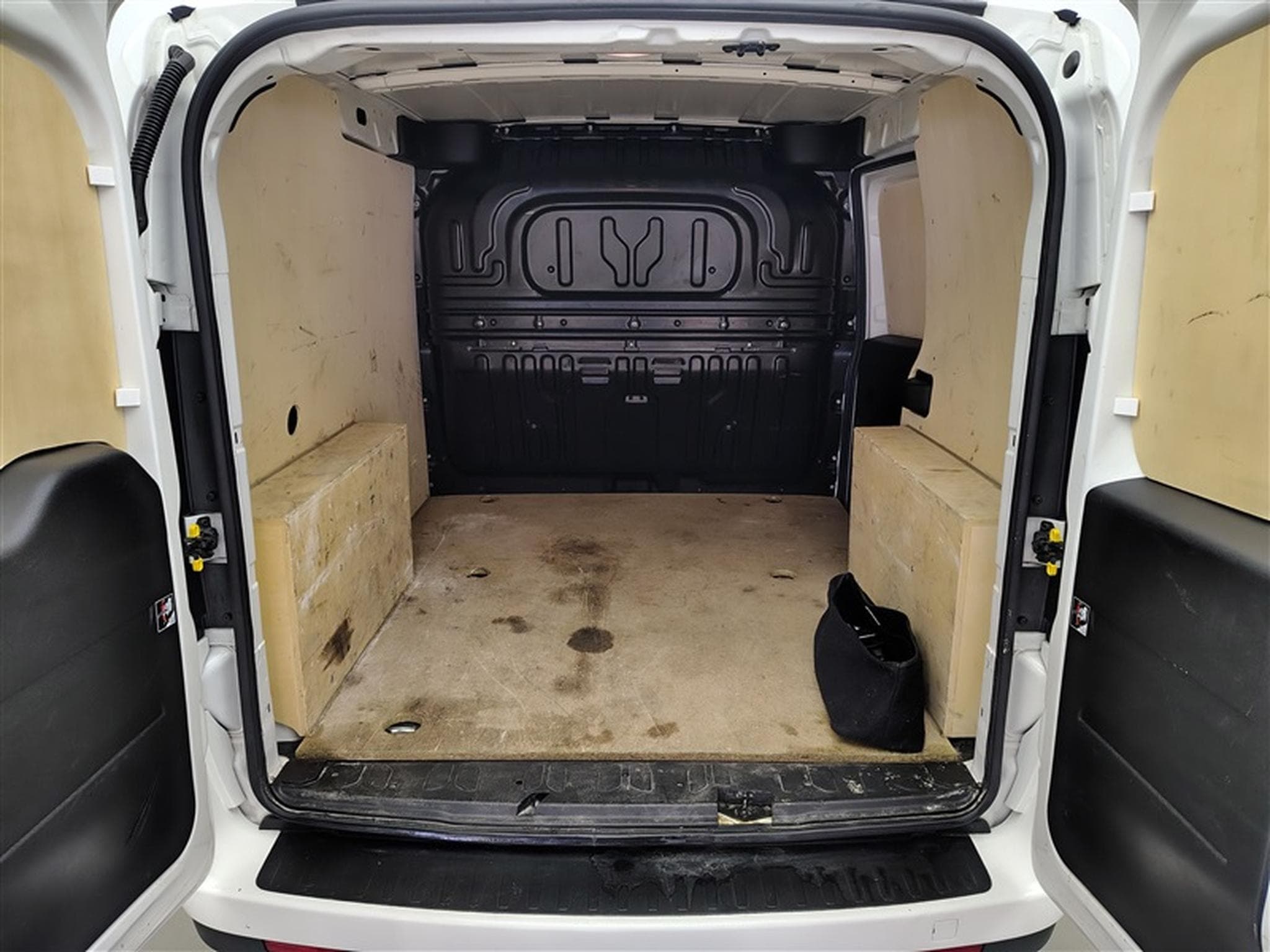 Fiat Doblo 1.6 MJET Cargo CLIM / CARPLAY (2023) - Photo 14