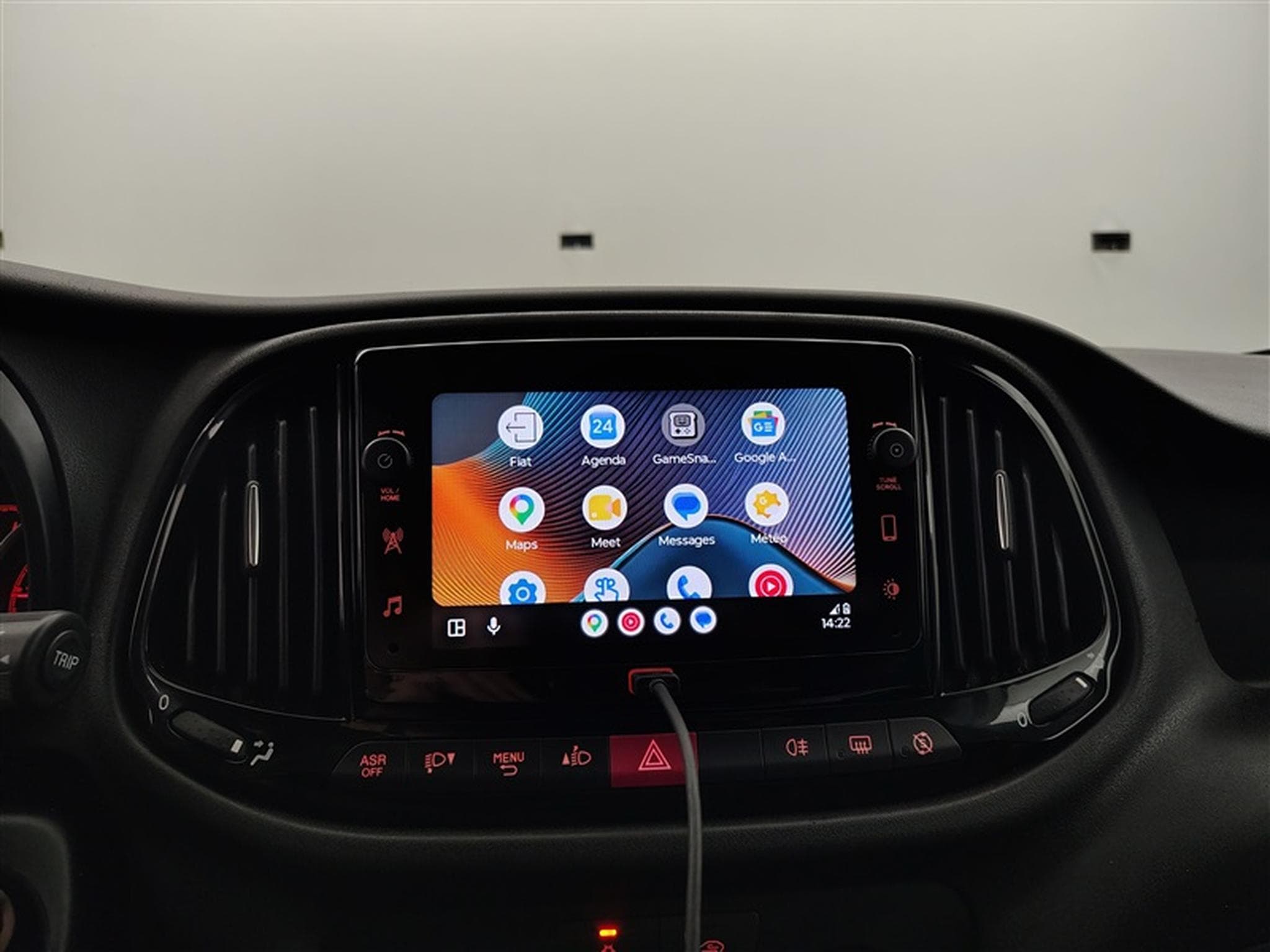 Fiat Doblo 1.6 MJET Cargo CLIM / CARPLAY (2023) - Photo 18