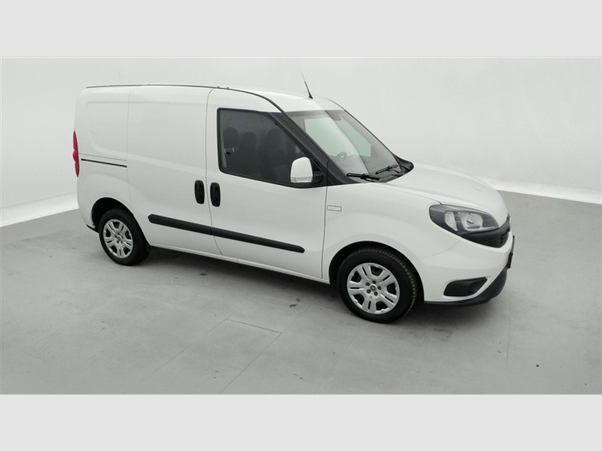 Fiat Doblo 1.6 MJET Cargo CLIM / CARPLAY (2023) - Photo 21