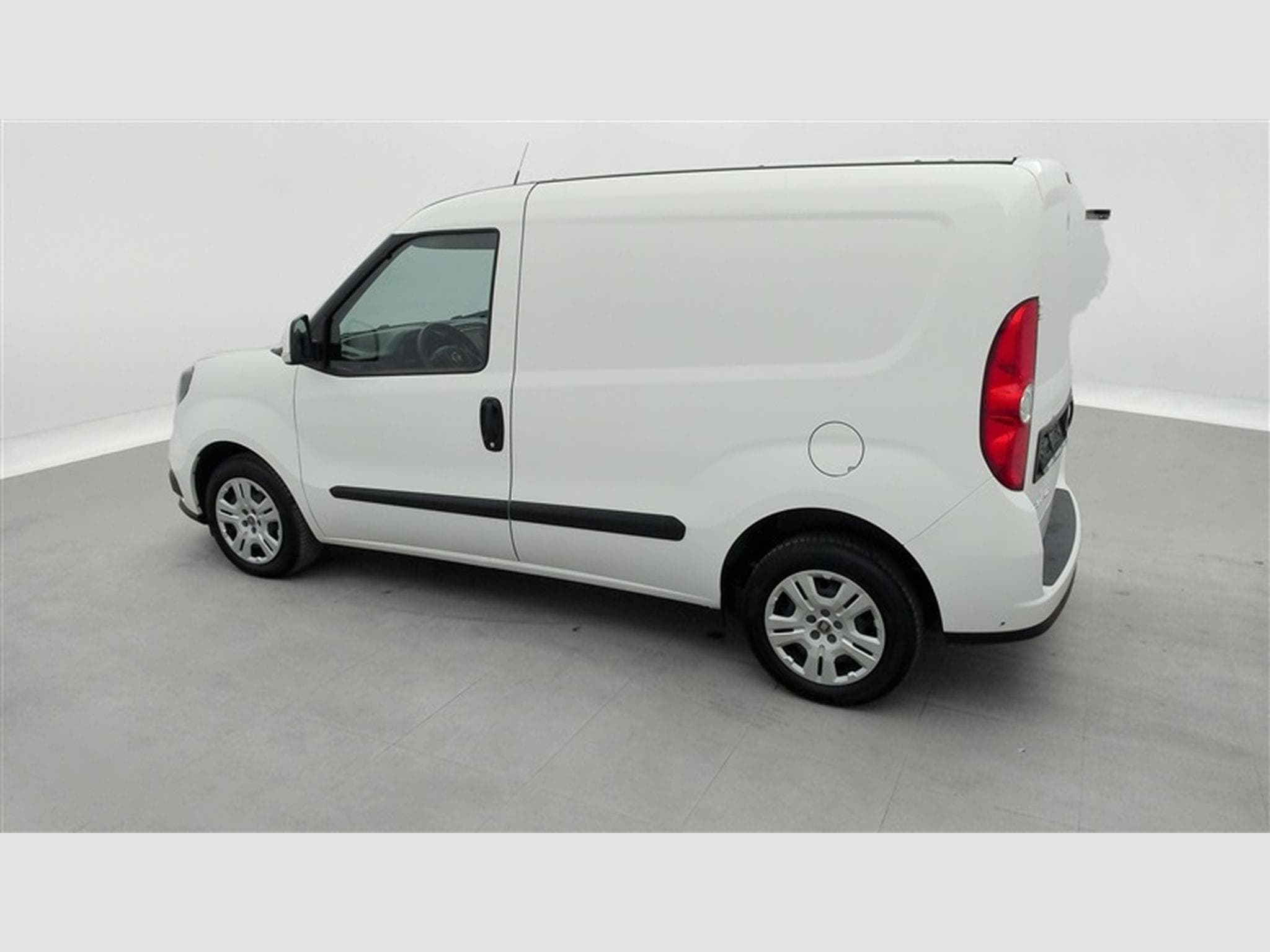 Fiat Doblo 1.6 MJET Cargo CLIM / CARPLAY (2023) - Photo 25