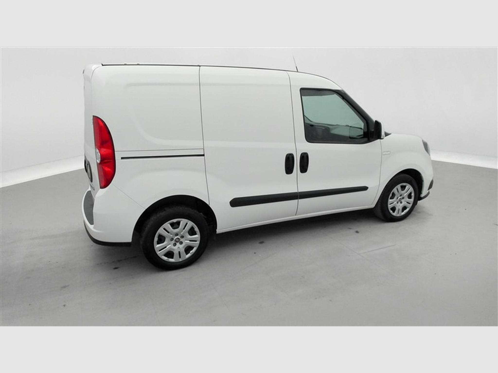 Fiat Doblo 1.6 MJET Cargo CLIM / CARPLAY (2023) - Photo 23