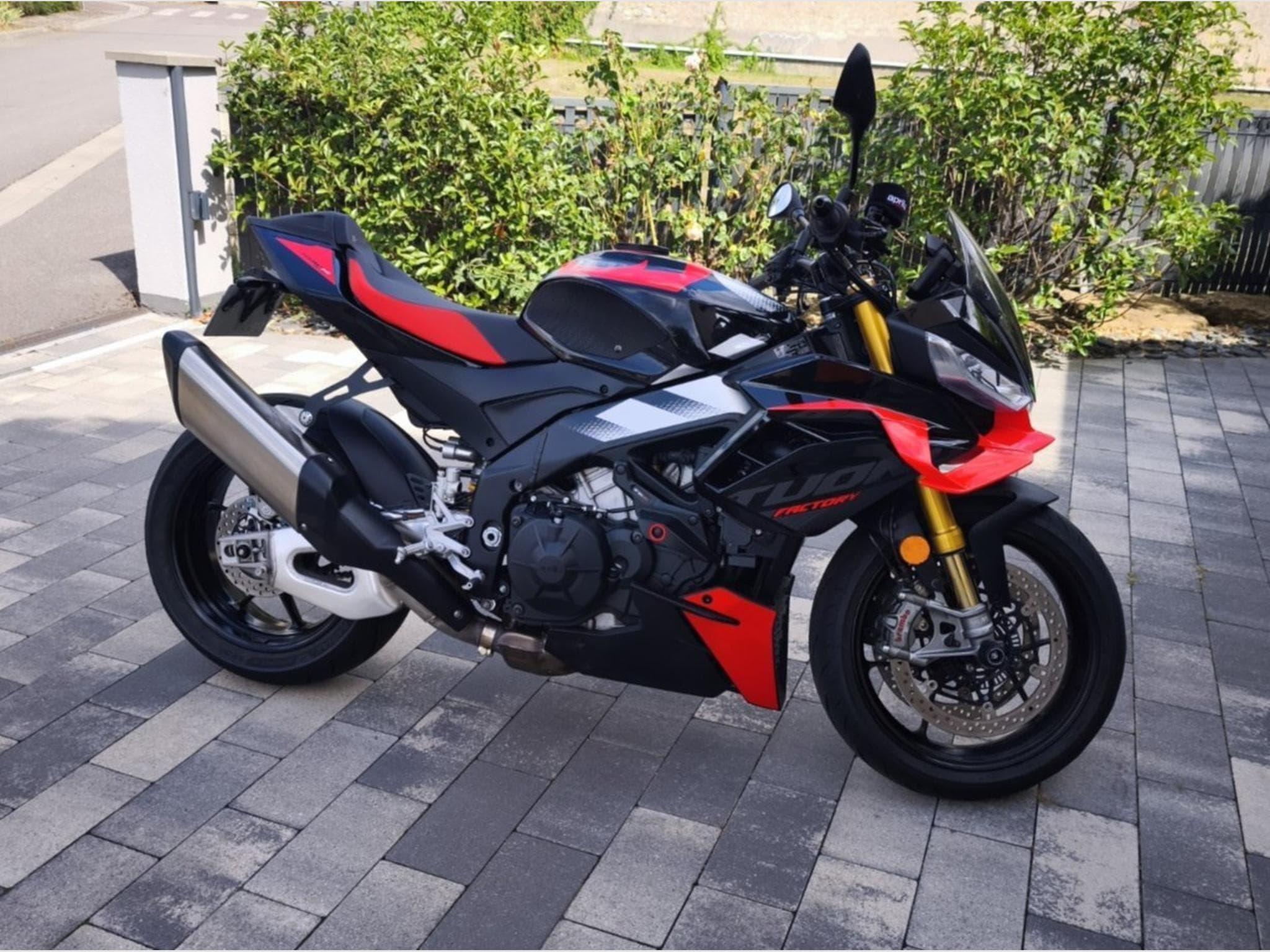 Aprilia Tuono TUONO 1100 V4 factory (2025) - Photo 1