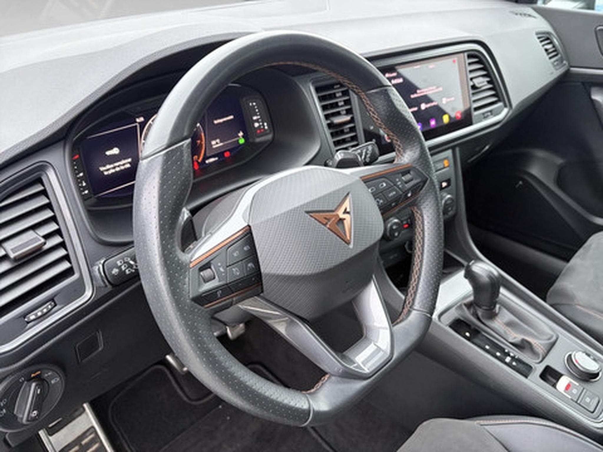 Cupra Ateca 2.0 TSI VZ 221kW DSG 4WD (2023) - Foto 8
