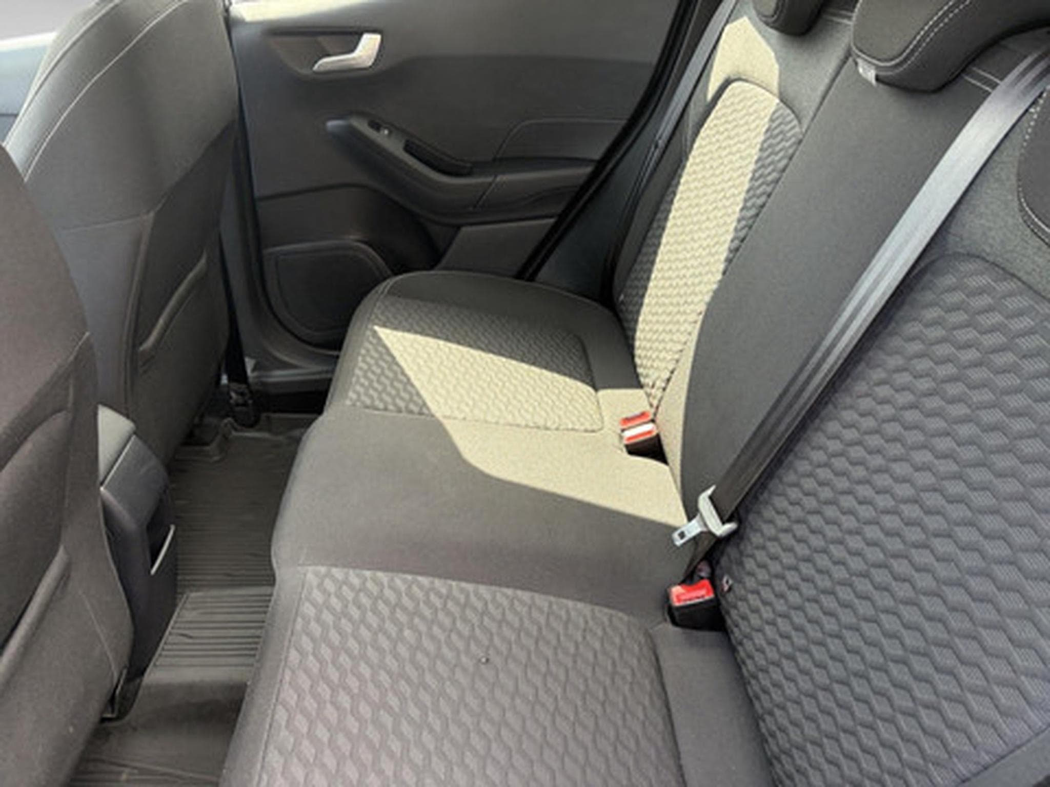 Ford Fiesta 1.0i EcoBoost MHEV 92kW Titanium (2023) - Photo 11