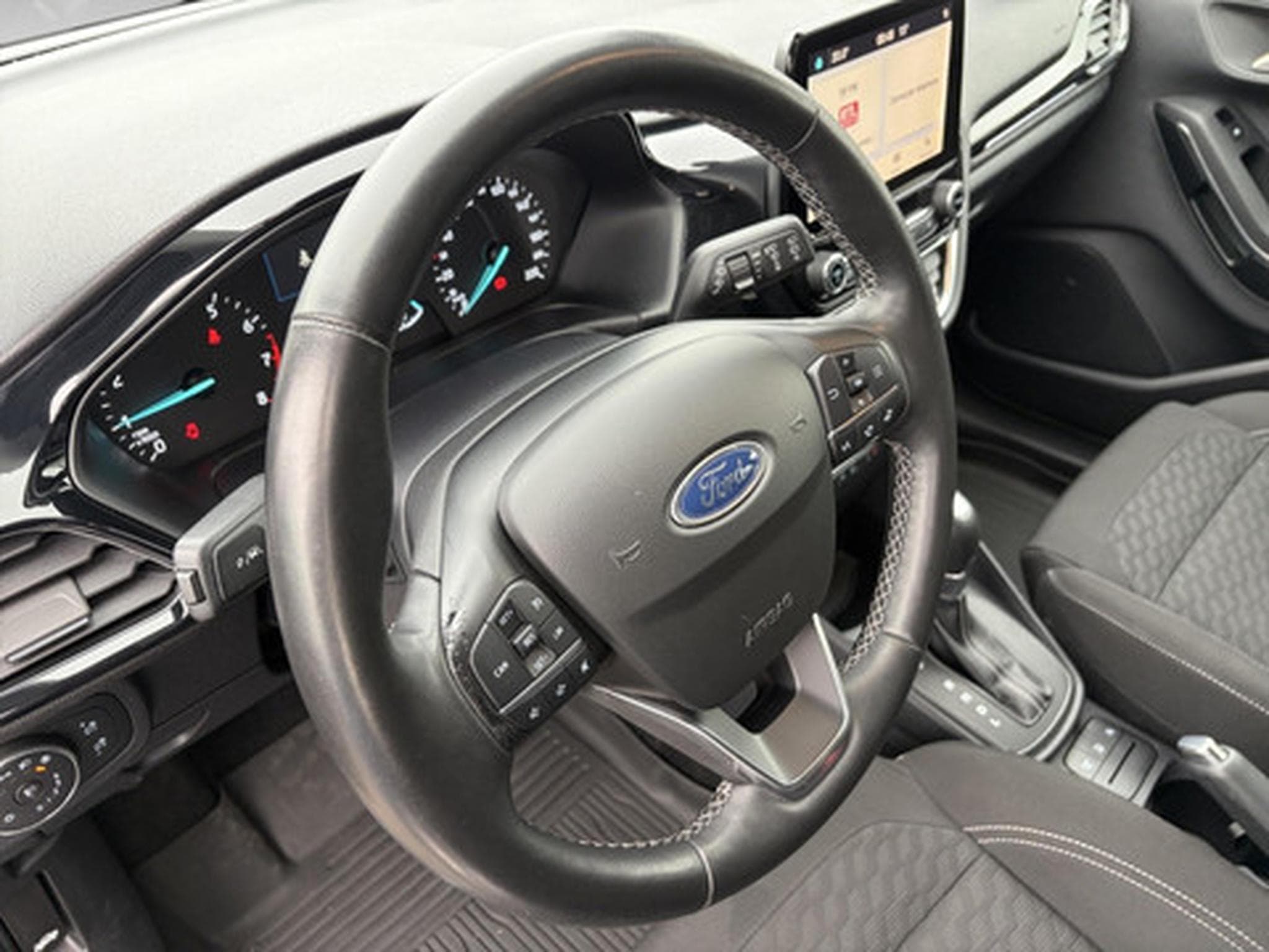 Ford Fiesta 1.0i EcoBoost MHEV 92kW DCT Titanium (2023) - Photo 8